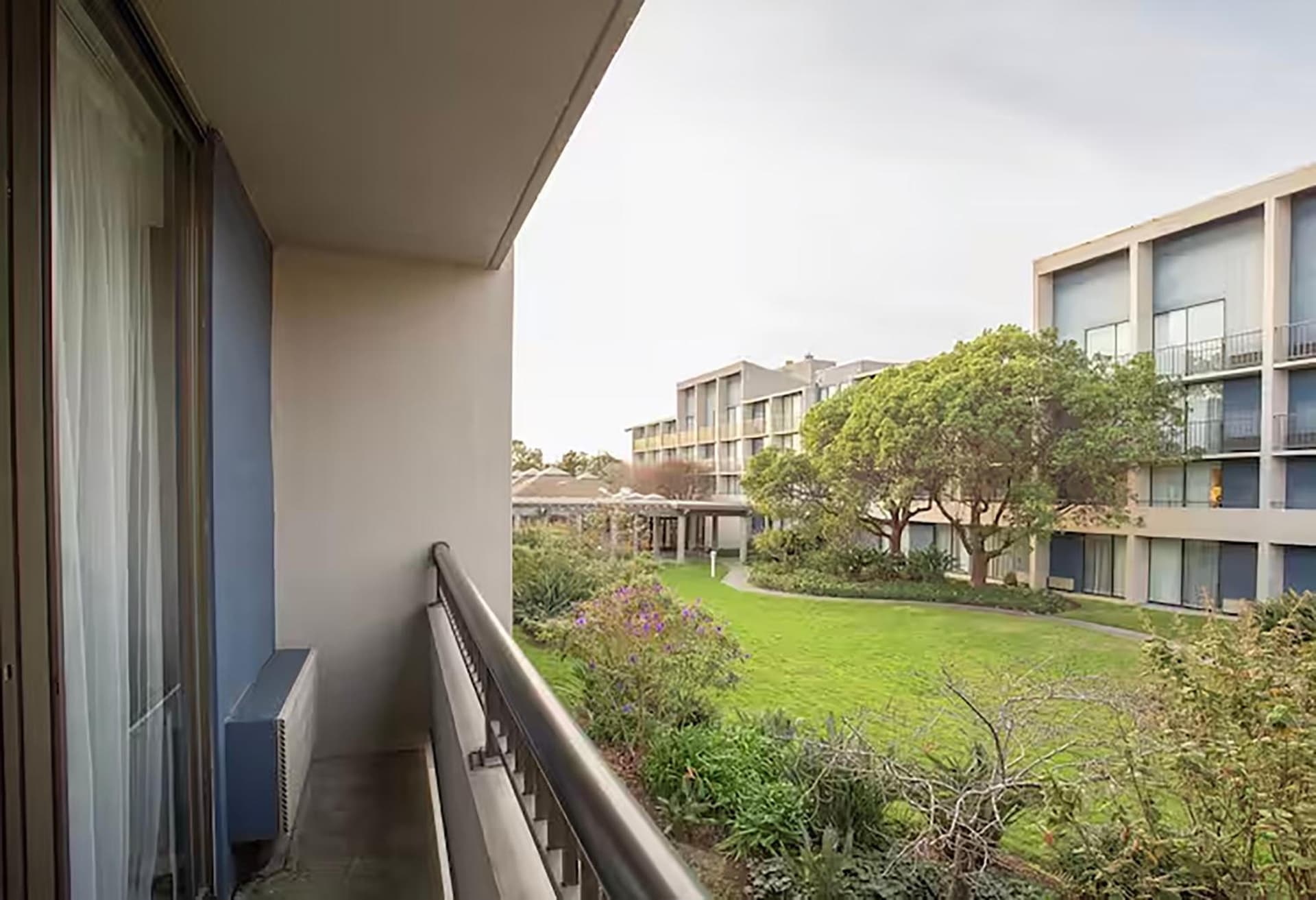 DoubleTree by Hilton Hotel Berkeley Marina gallery photo in Berkeley, CA — image 68