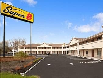 Super 8 by Wyndham Rahway/Newark interior in Rahway, NJ — gallery photo 2