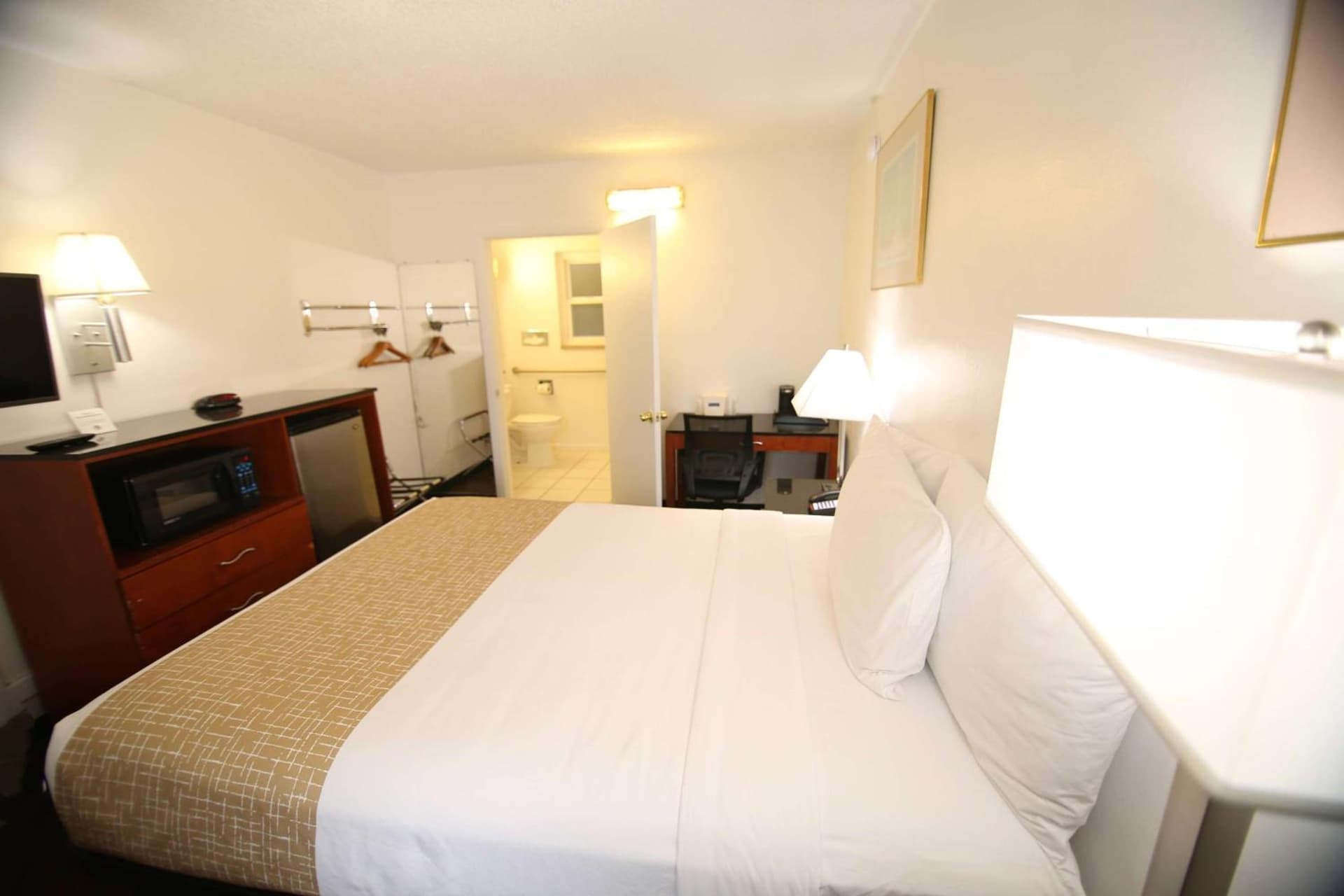 Travelodge by Wyndham Burbank-Glendale gallery photo in Burbank, CA — image 17