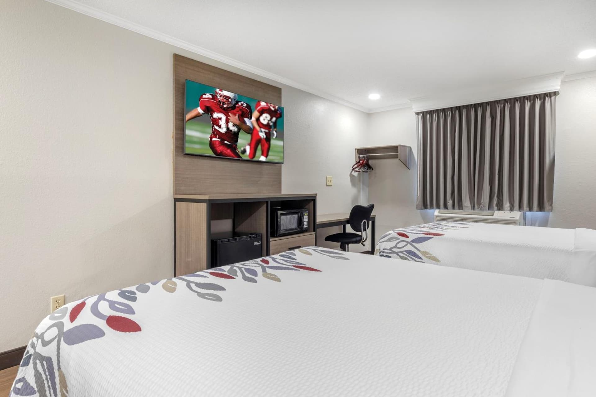 Red Roof Inn Suffolk interior in Suffolk, VA — gallery photo 2