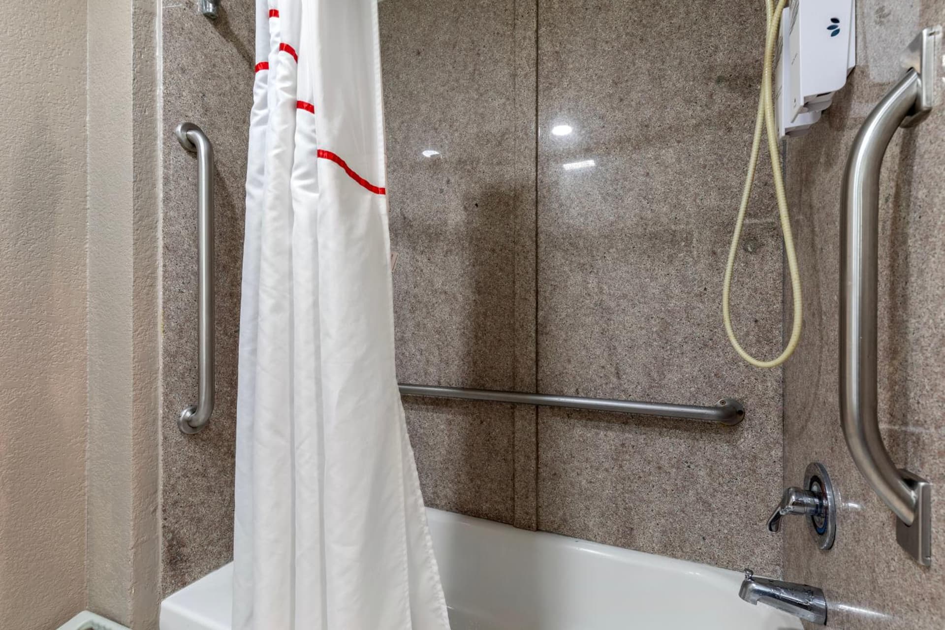 Red Roof Inn Suffolk property views in Suffolk, VA — gallery photo 3