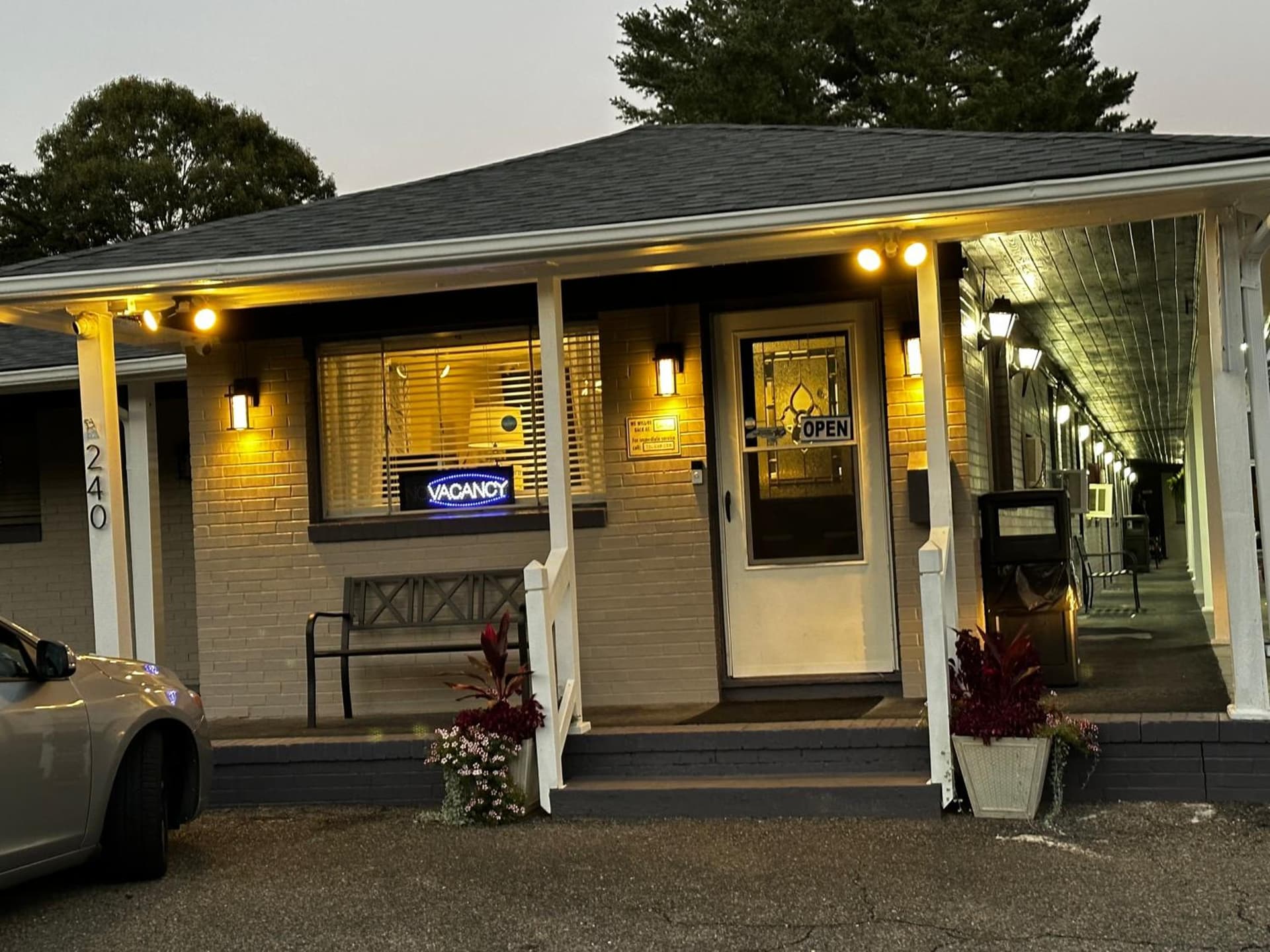 Bea's Parkway Inn interior in Mount Airy, NC — gallery photo 2