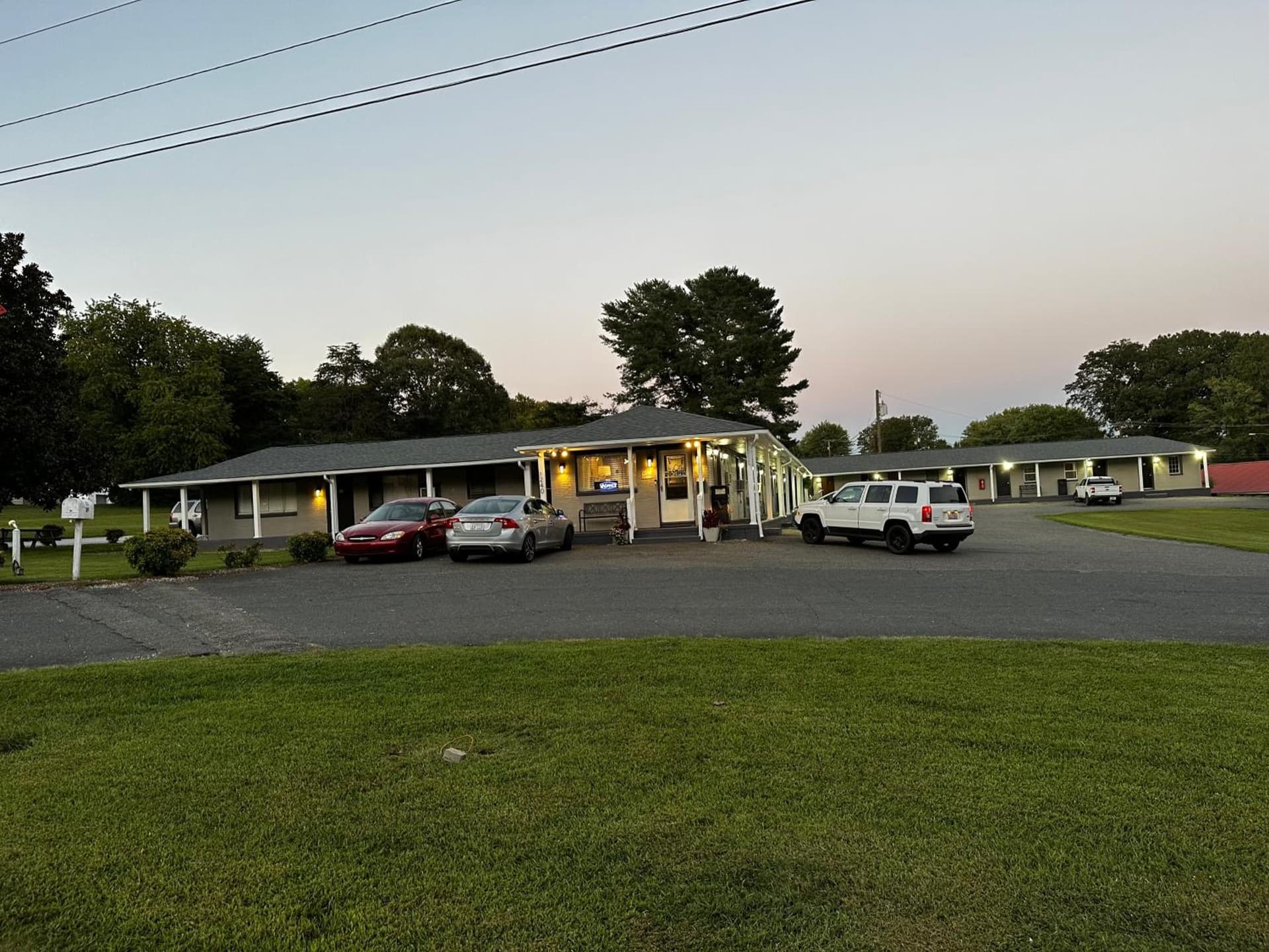 Bea's Parkway Inn property views in Mount Airy, NC — gallery photo 3