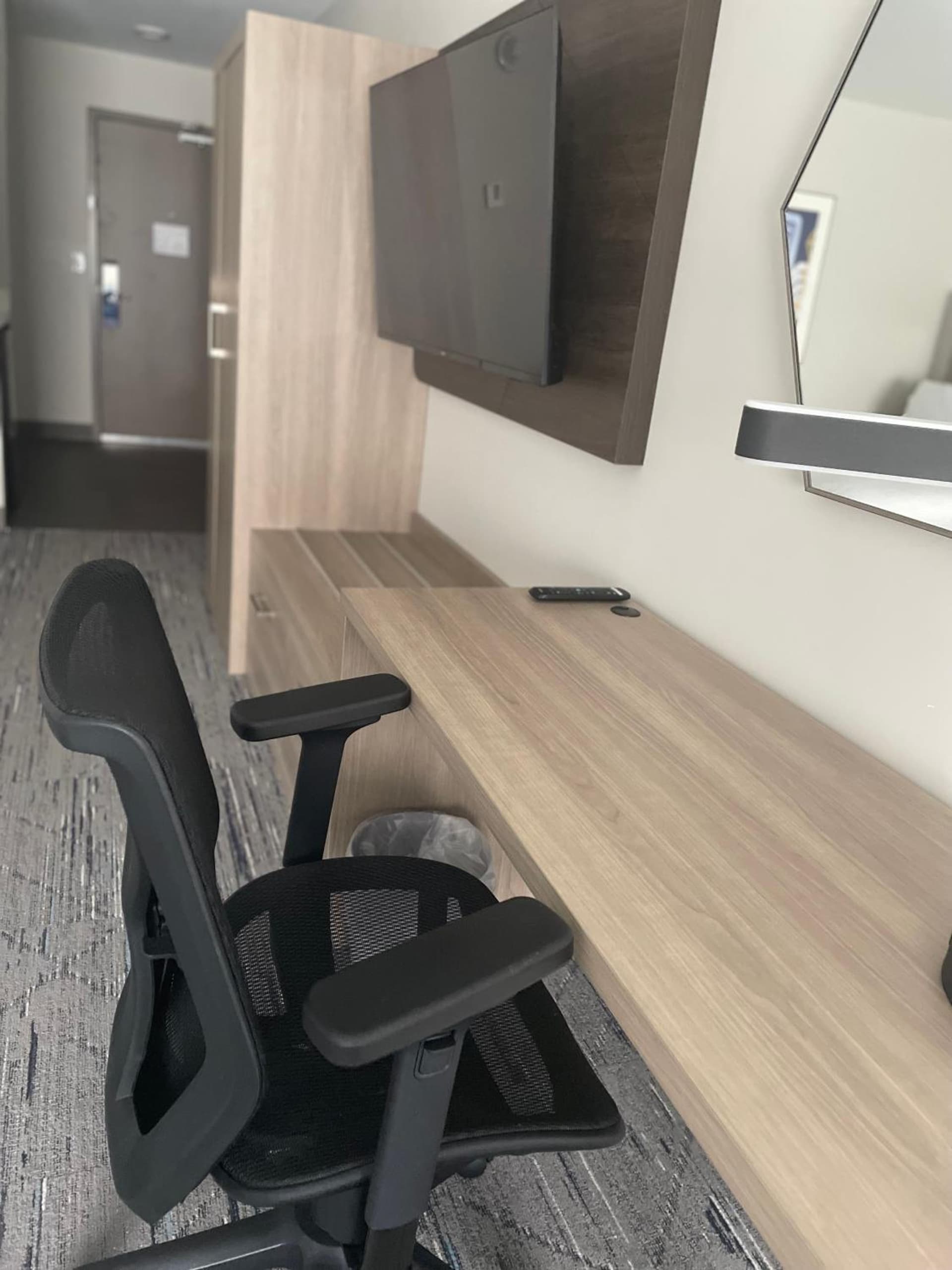 Holiday Inn Express & Suites Muskegon - Grand Haven by IHG interior in Muskegon, MI — gallery photo 2