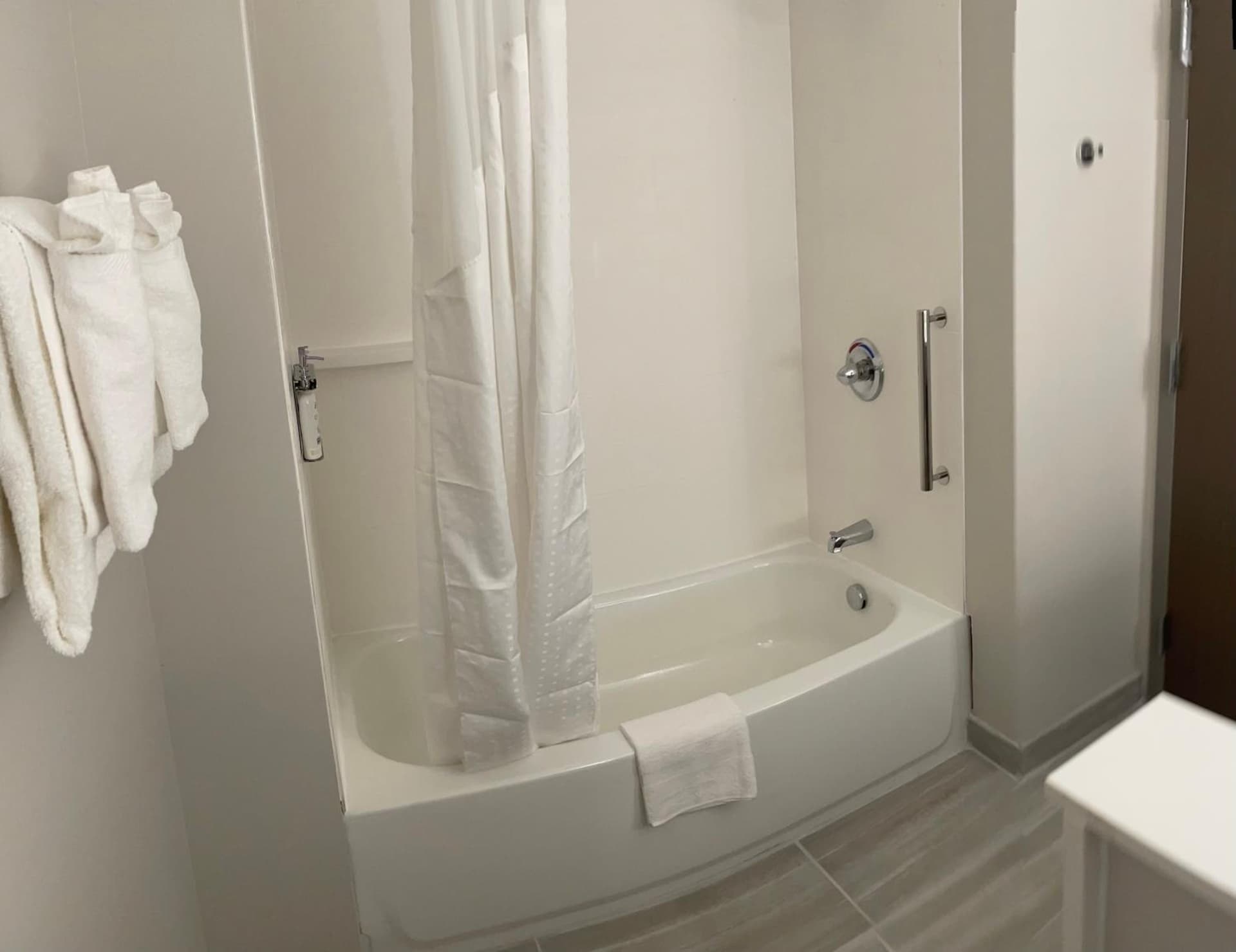 Holiday Inn Express & Suites Muskegon - Grand Haven by IHG gallery photo in Muskegon, MI — image 6