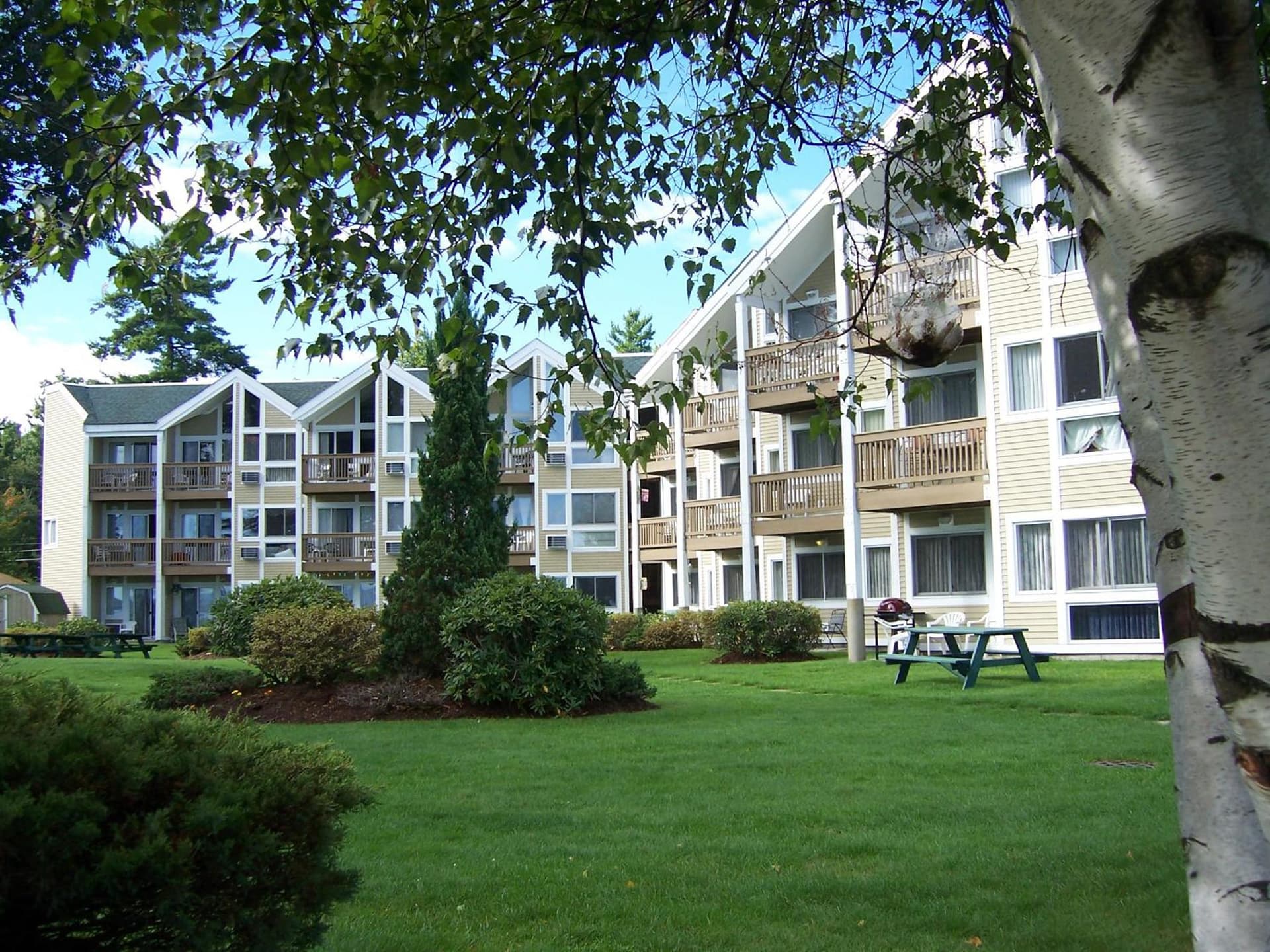 Misty Harbor Resort featured exterior or lobby in Gilford — similar hotel