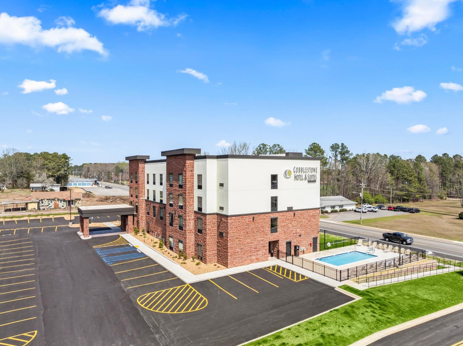 Cobblestone Hotel & Suites - Cullman property views in Cullman, AL — gallery photo 3