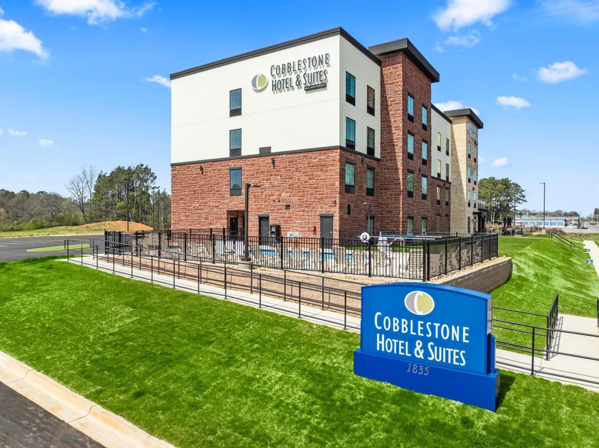 Cobblestone Hotel & Suites - Cullman — hotel in Cullman, Alabama