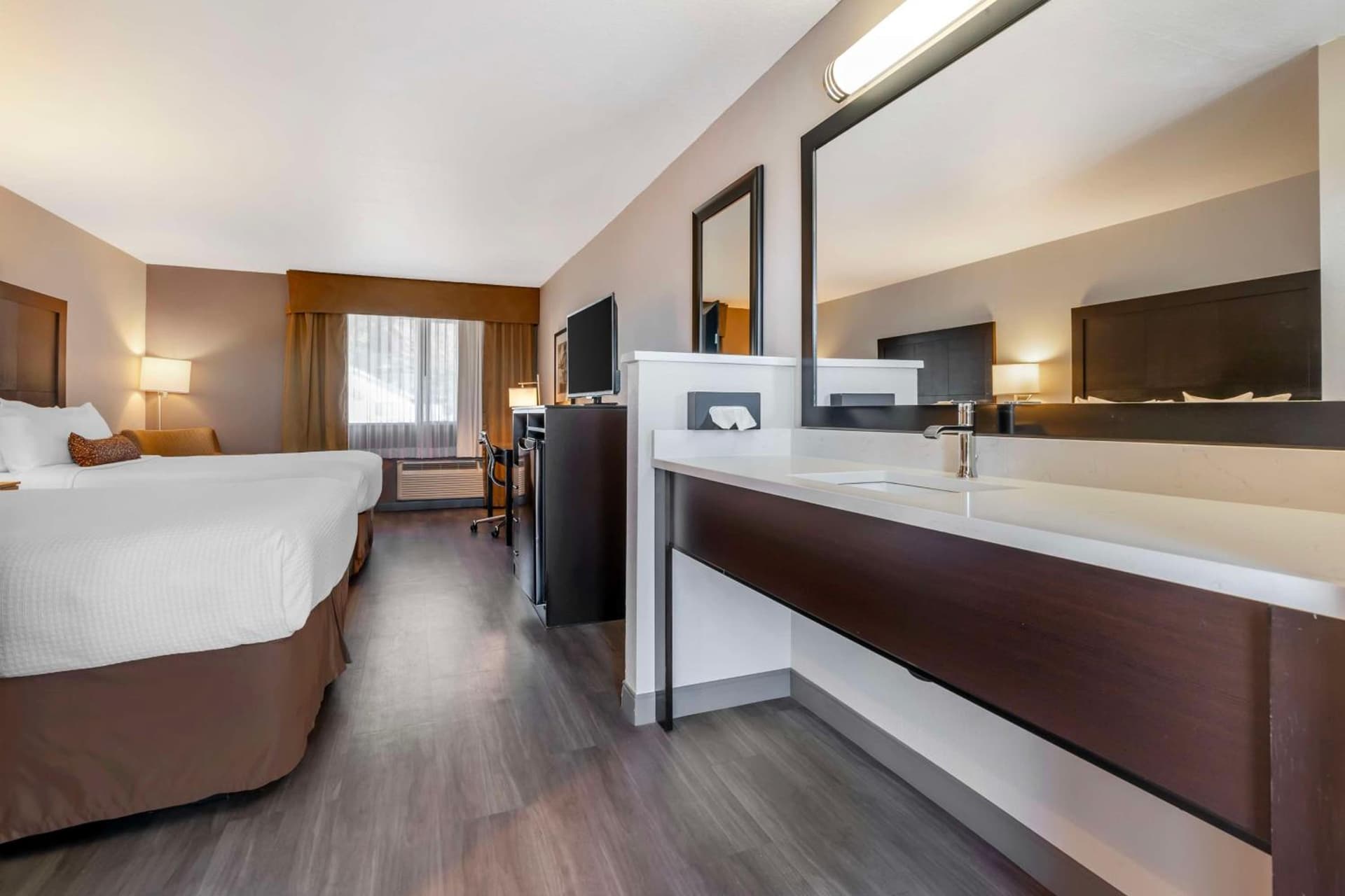 Best Western Inn of Vancouver property views in Vancouver, WA — gallery photo 3