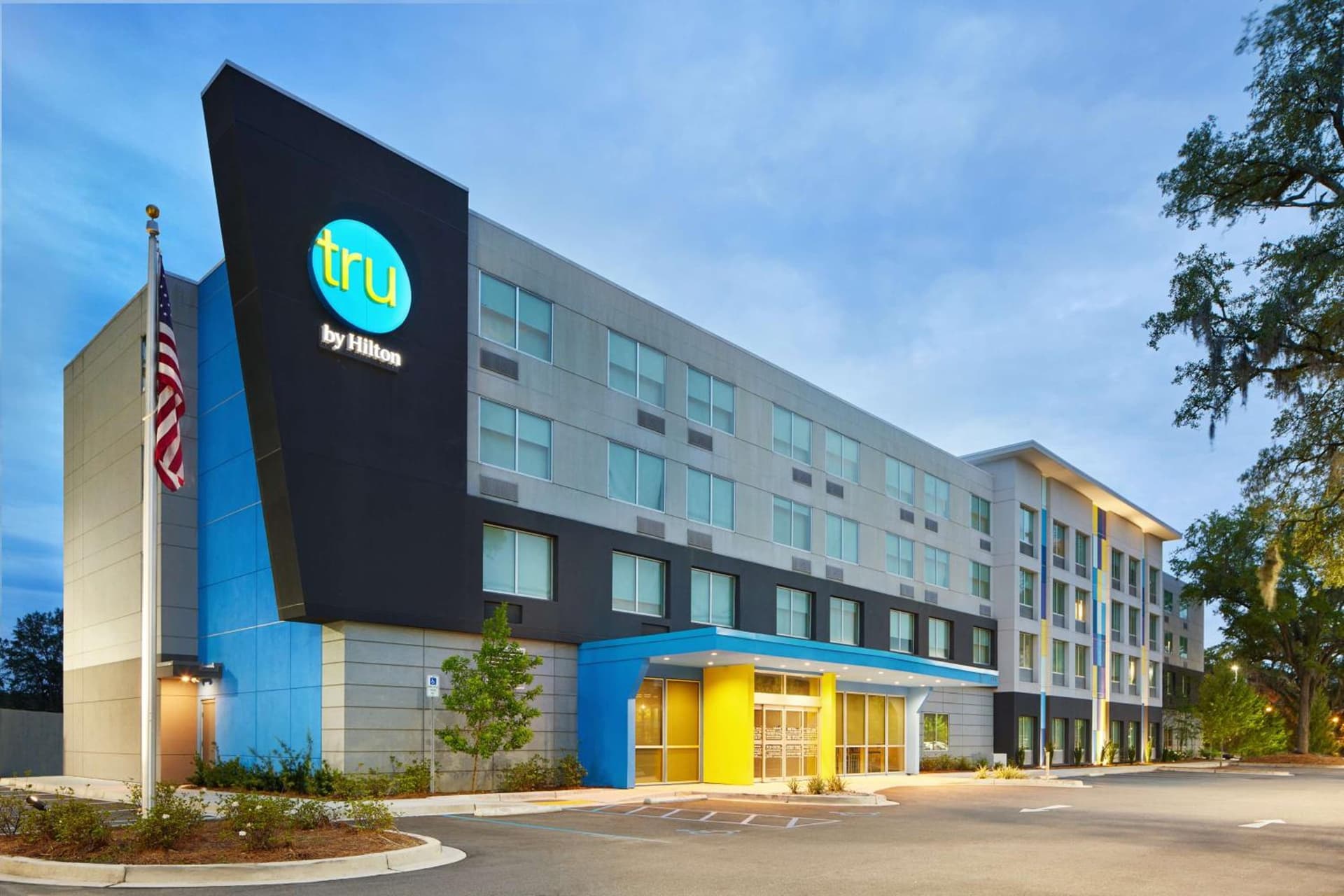 Tru By Hilton Charleston Airport interior in Charleston, SC — gallery photo 2