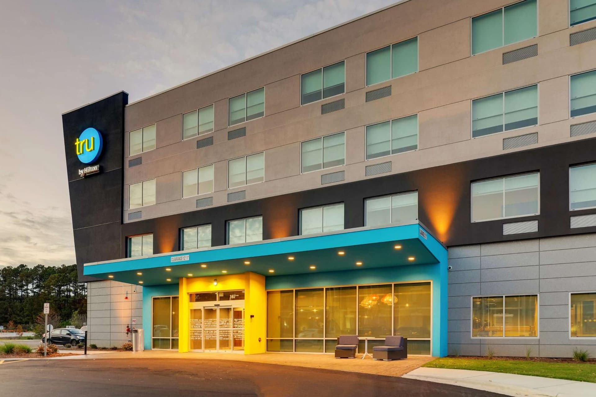 Tru By Hilton Smithfield I-95 interior in Smithfield, NC — gallery photo 2