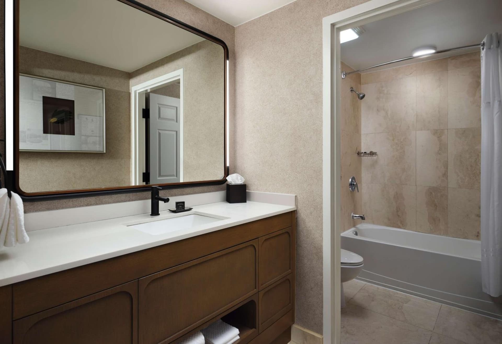 Hotel Flor Tampa Downtown, Tapestry Collection By Hilton gallery photo in Tampa, FL — image 25