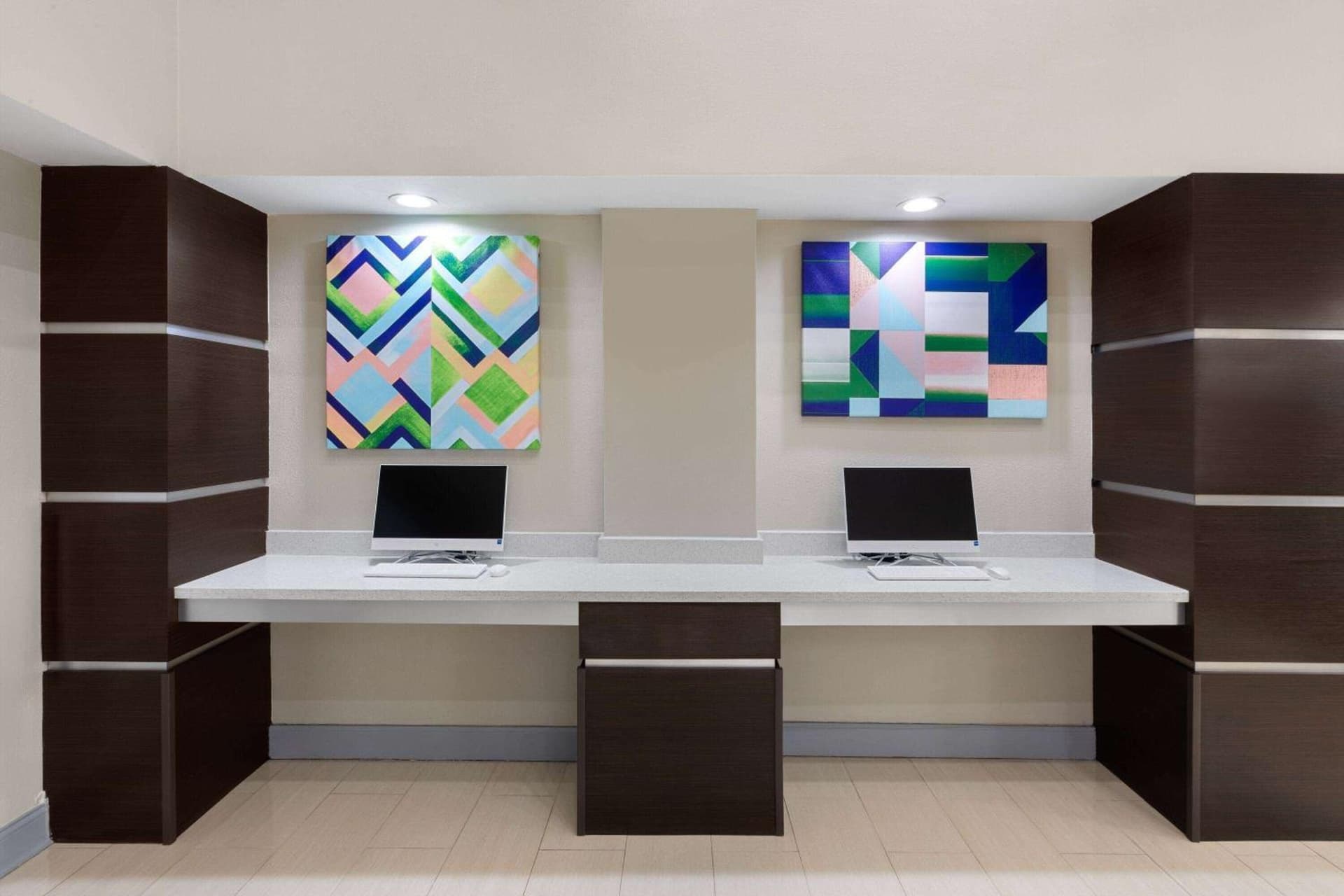 Wingate by Wyndham Sulphur Near Lake Charles interior in Sulphur, LA — gallery photo 2