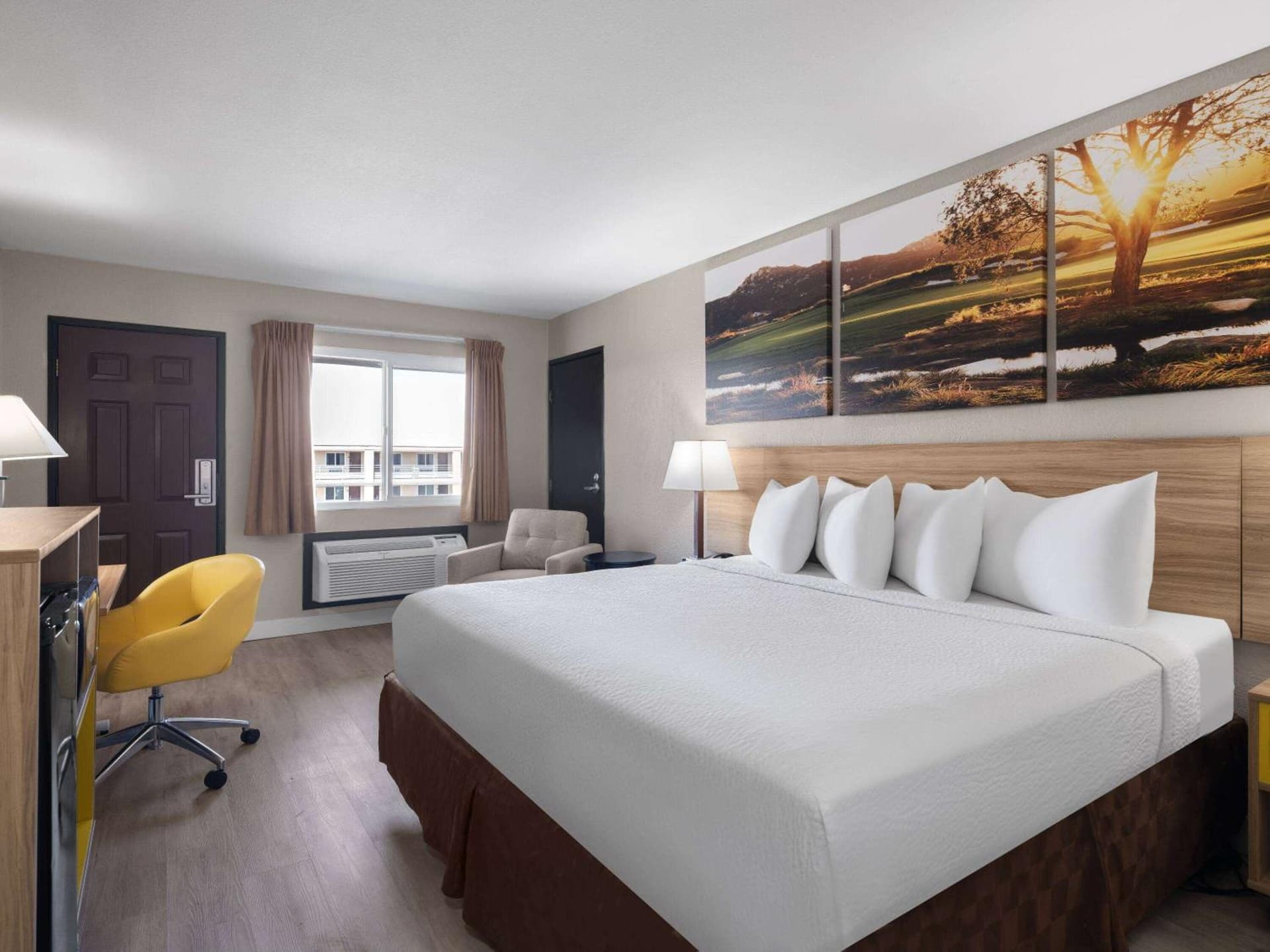 Days Inn by Wyndham Las Vegas Airport Near the Strip gallery photo in Las Vegas, NV — image 6