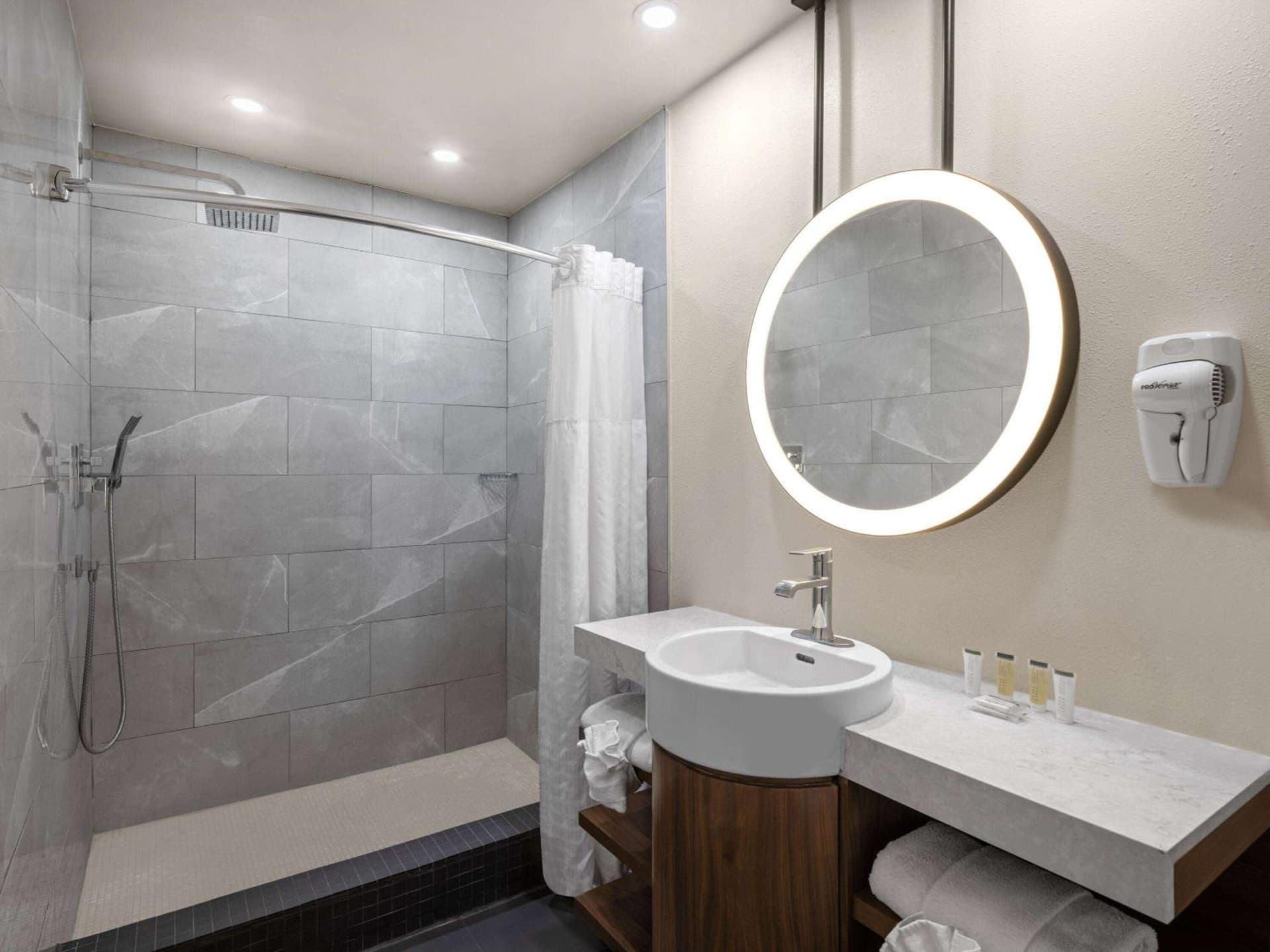 Days Inn by Wyndham Las Vegas Airport Near the Strip interior in Las Vegas, NV — gallery photo 2