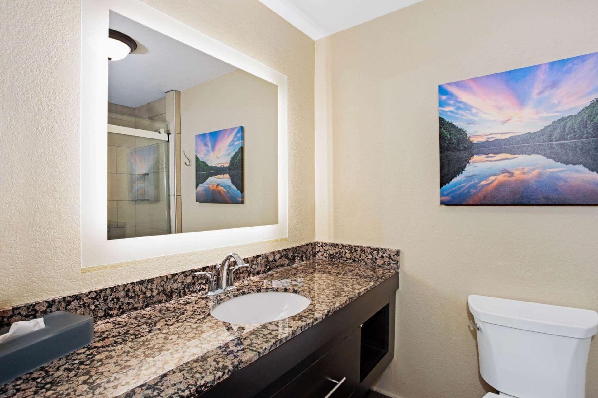 La Quinta by Wyndham Lexington South / Hamburg interior in Lexington, KY — gallery photo 2