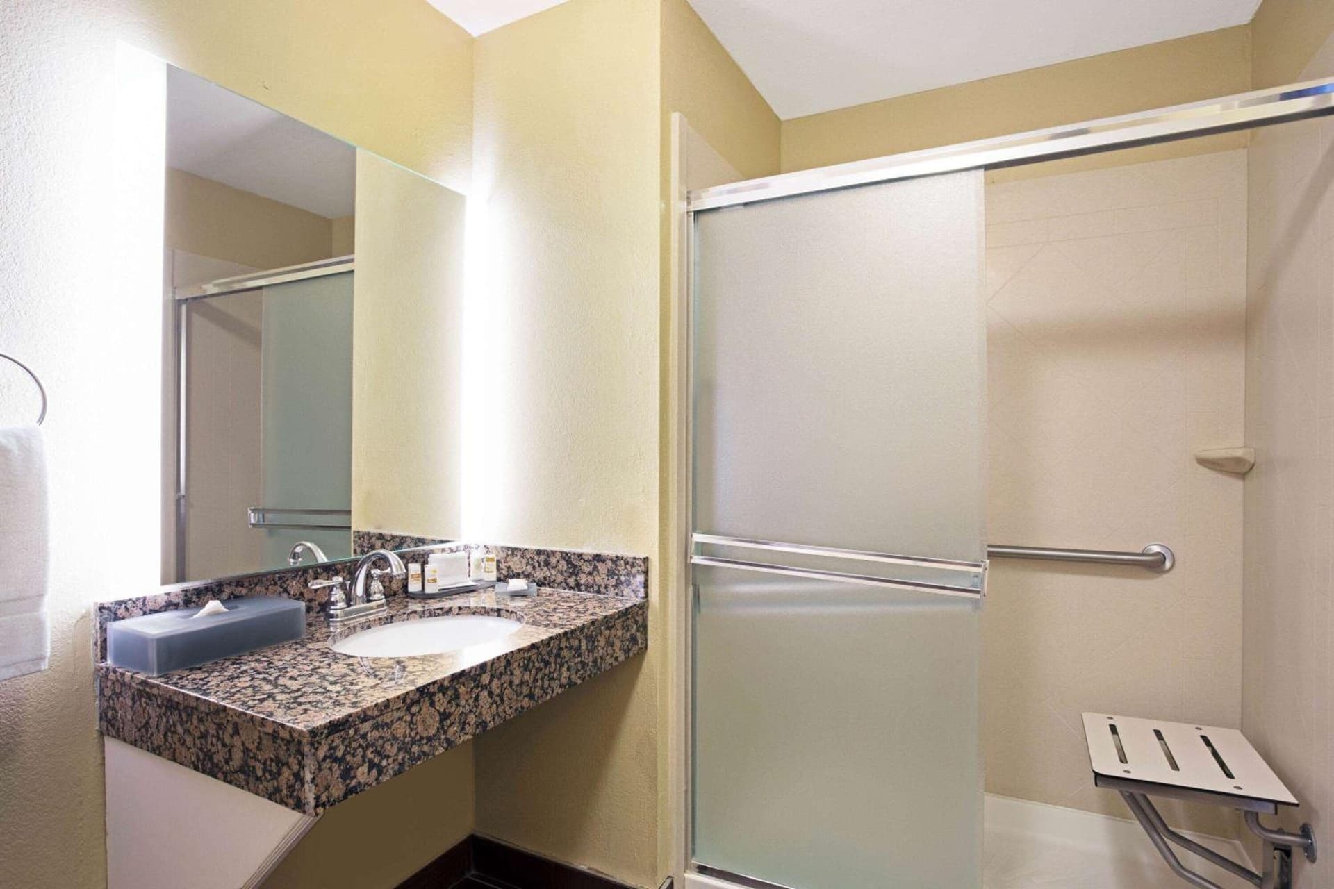 La Quinta by Wyndham Lexington South / Hamburg gallery photo in Lexington, KY — image 40