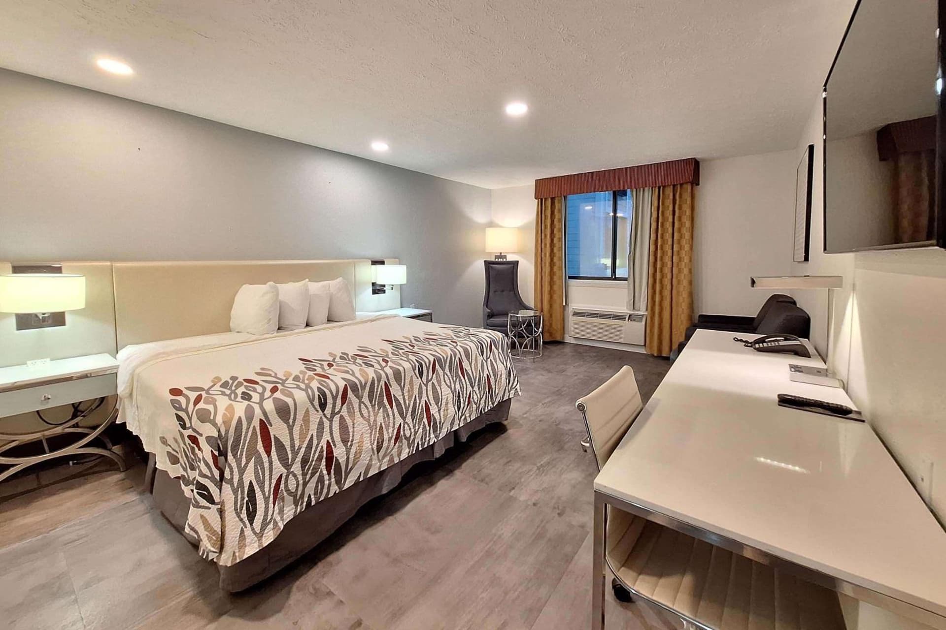 Travelodge by Wyndham Indianapolis Speedway gallery photo in Indianapolis, IN — image 7