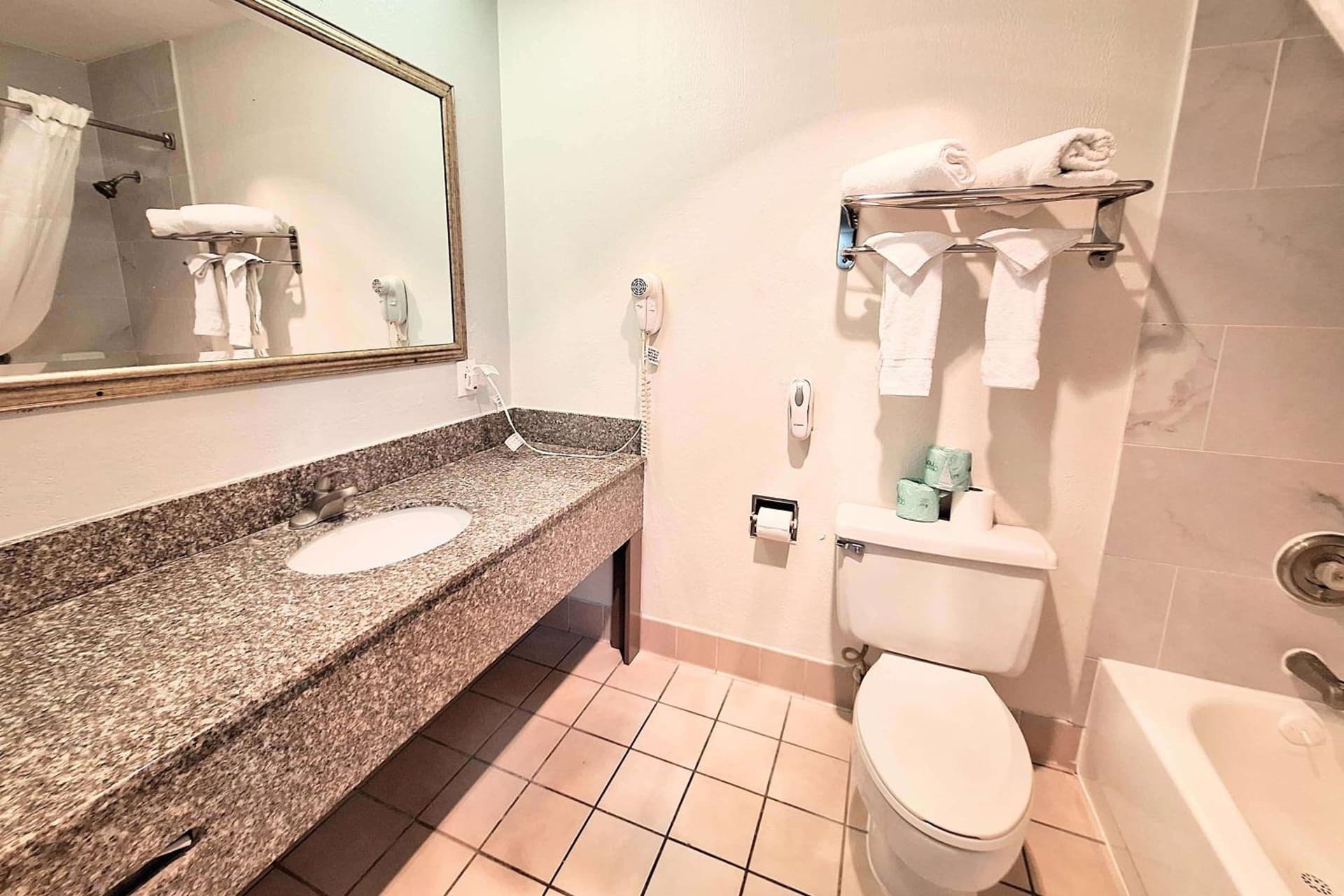 Travelodge by Wyndham Indianapolis Speedway gallery photo in Indianapolis, IN — image 15