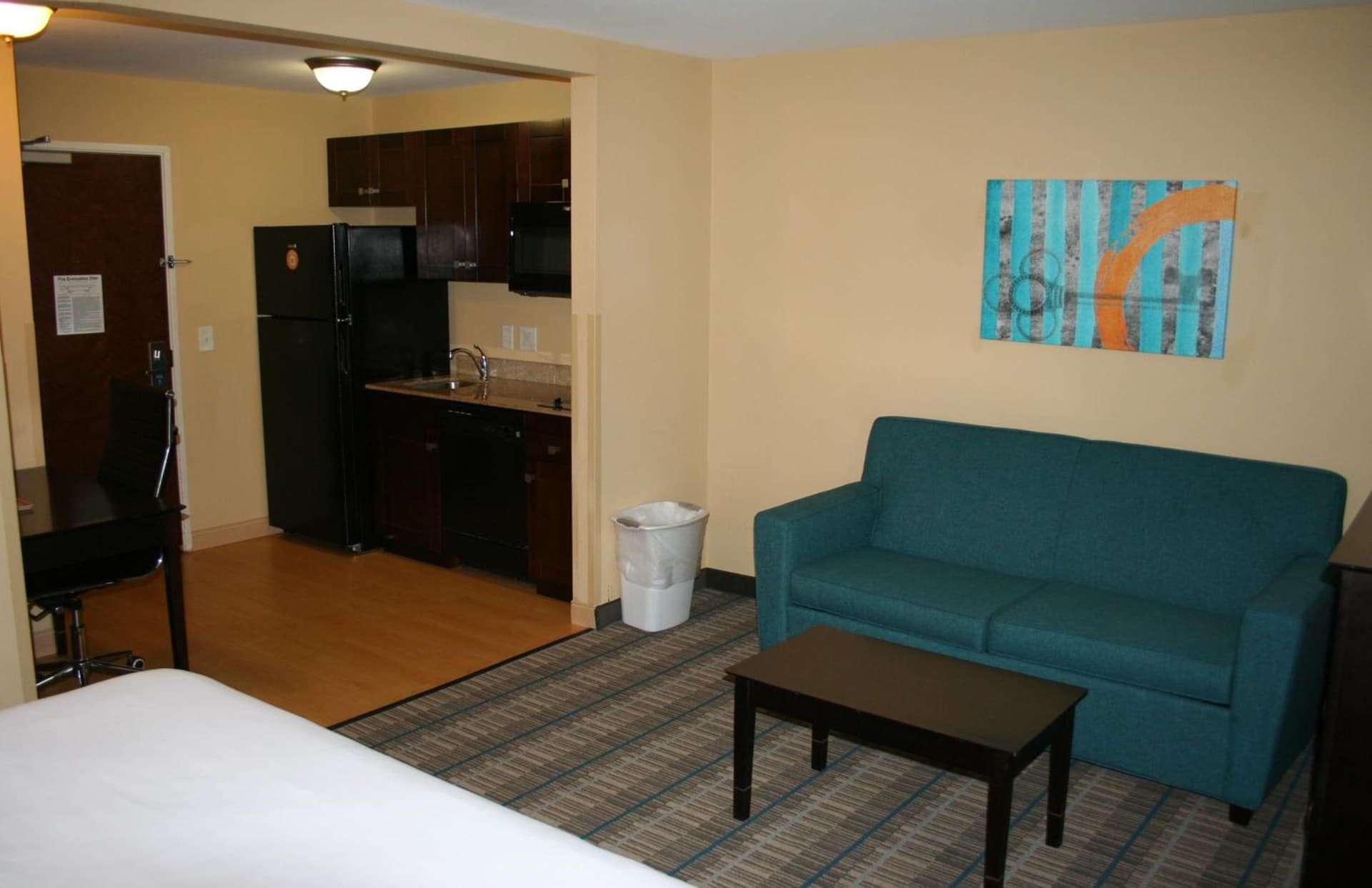 MainStay Suites Jacksonville near Camp Lejeune gallery photo in Jacksonville, NC — image 41
