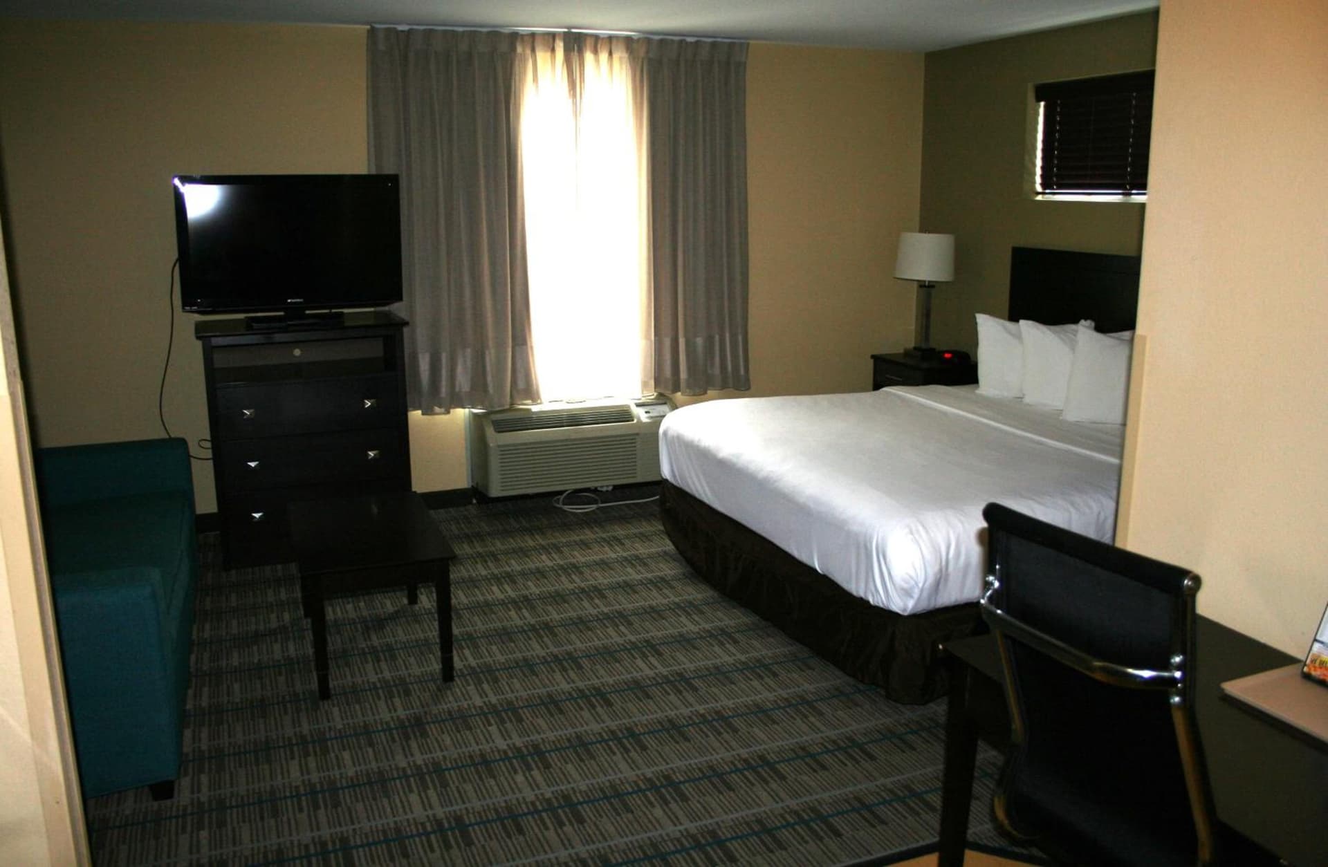 MainStay Suites Jacksonville near Camp Lejeune gallery photo in Jacksonville, NC — image 19