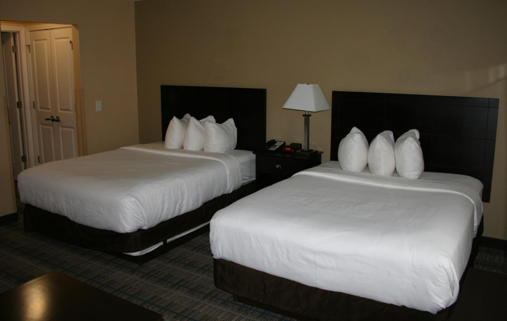 MainStay Suites Jacksonville near Camp Lejeune gallery photo in Jacksonville, NC — image 12