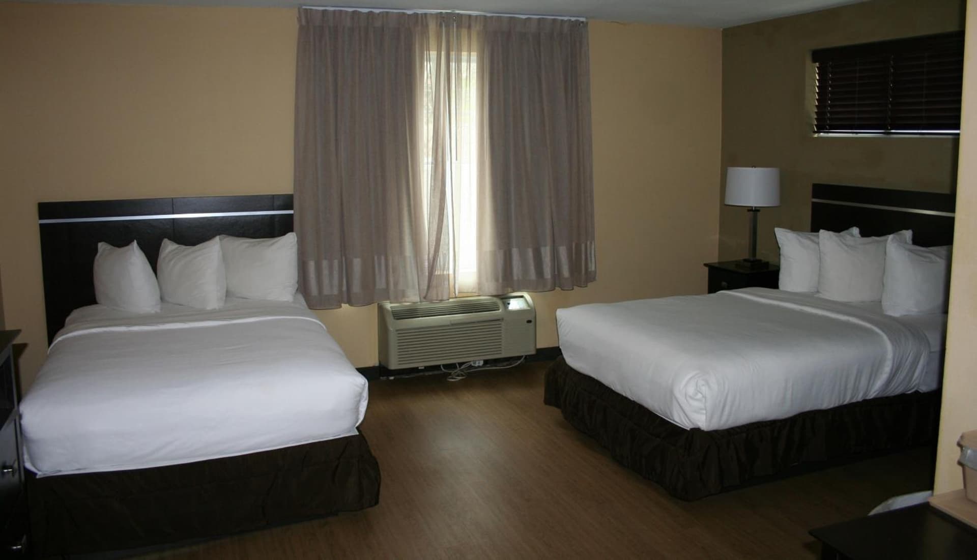 MainStay Suites Jacksonville near Camp Lejeune gallery photo in Jacksonville, NC — image 25