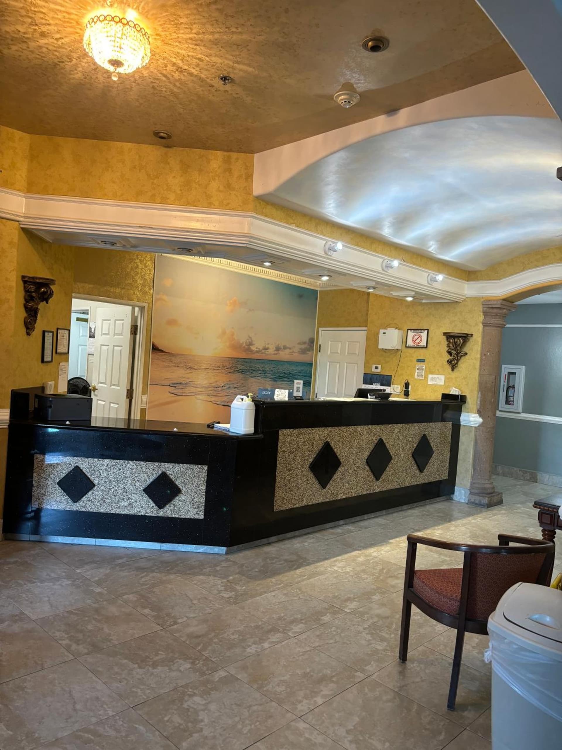 Deluxe Inn & Suites gallery photo in Brownsville, TX — image 12