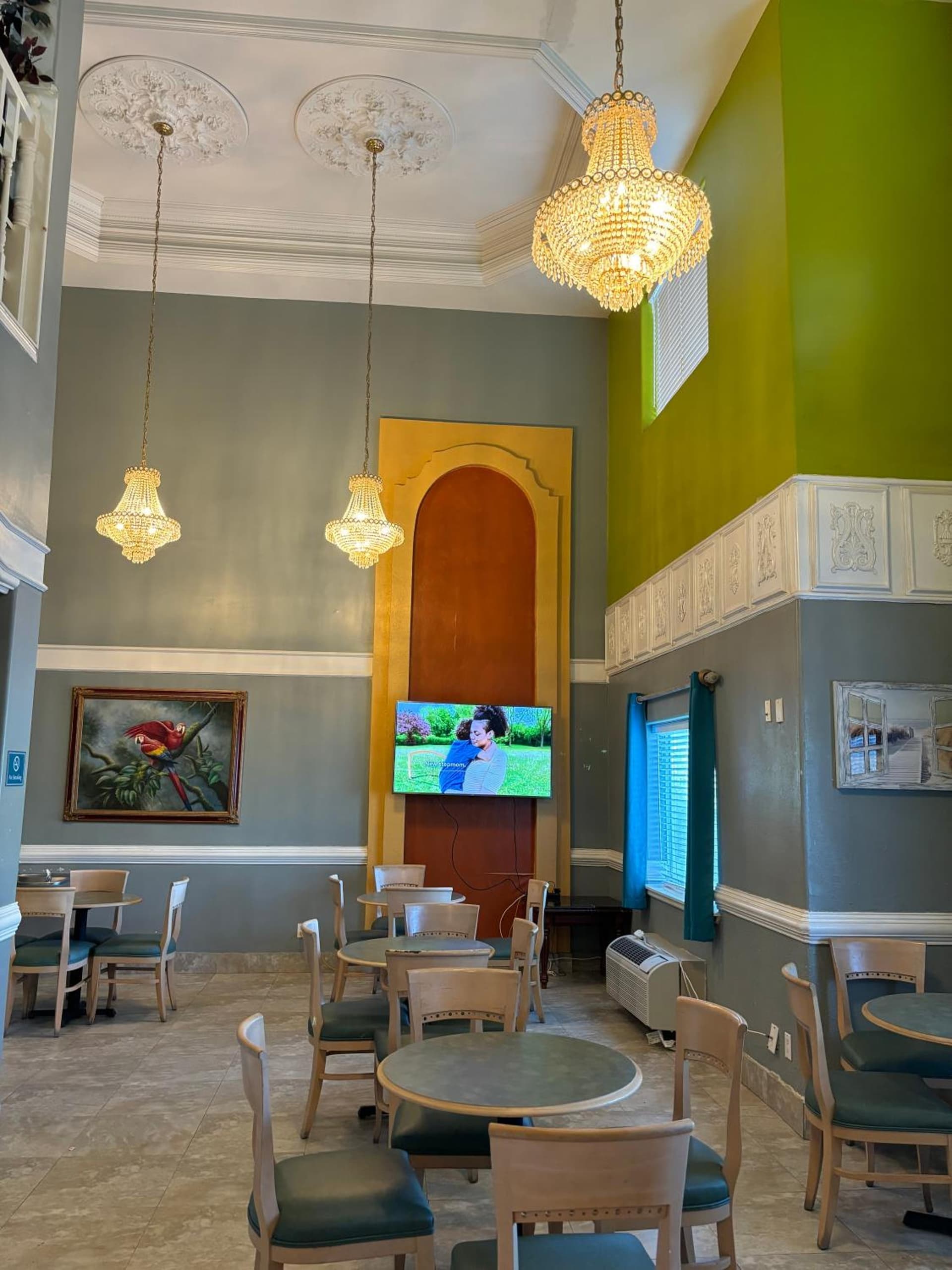 Deluxe Inn & Suites gallery photo in Brownsville, TX — image 9