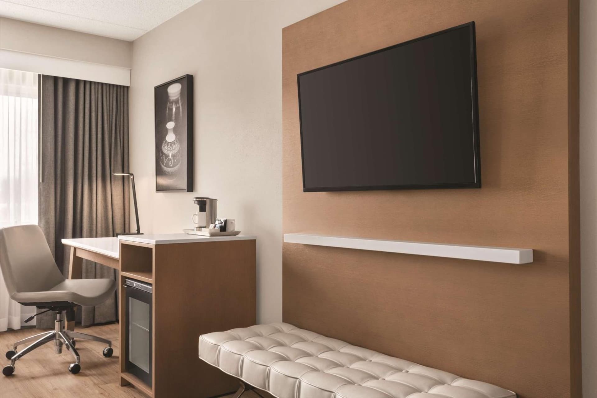 Oneida Casino Hotel interior in Green Bay, WI — gallery photo 2