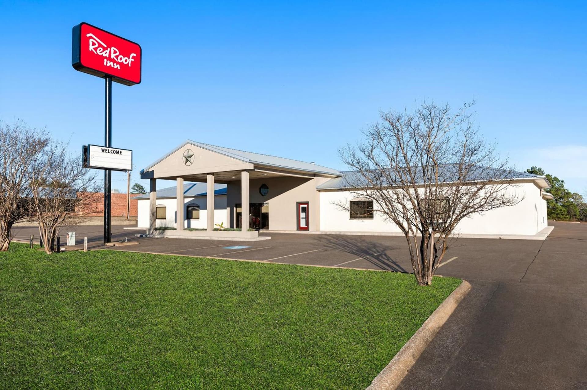 Red Roof Inn Nacogdoches interior in Nacogdoches, TX — gallery photo 2