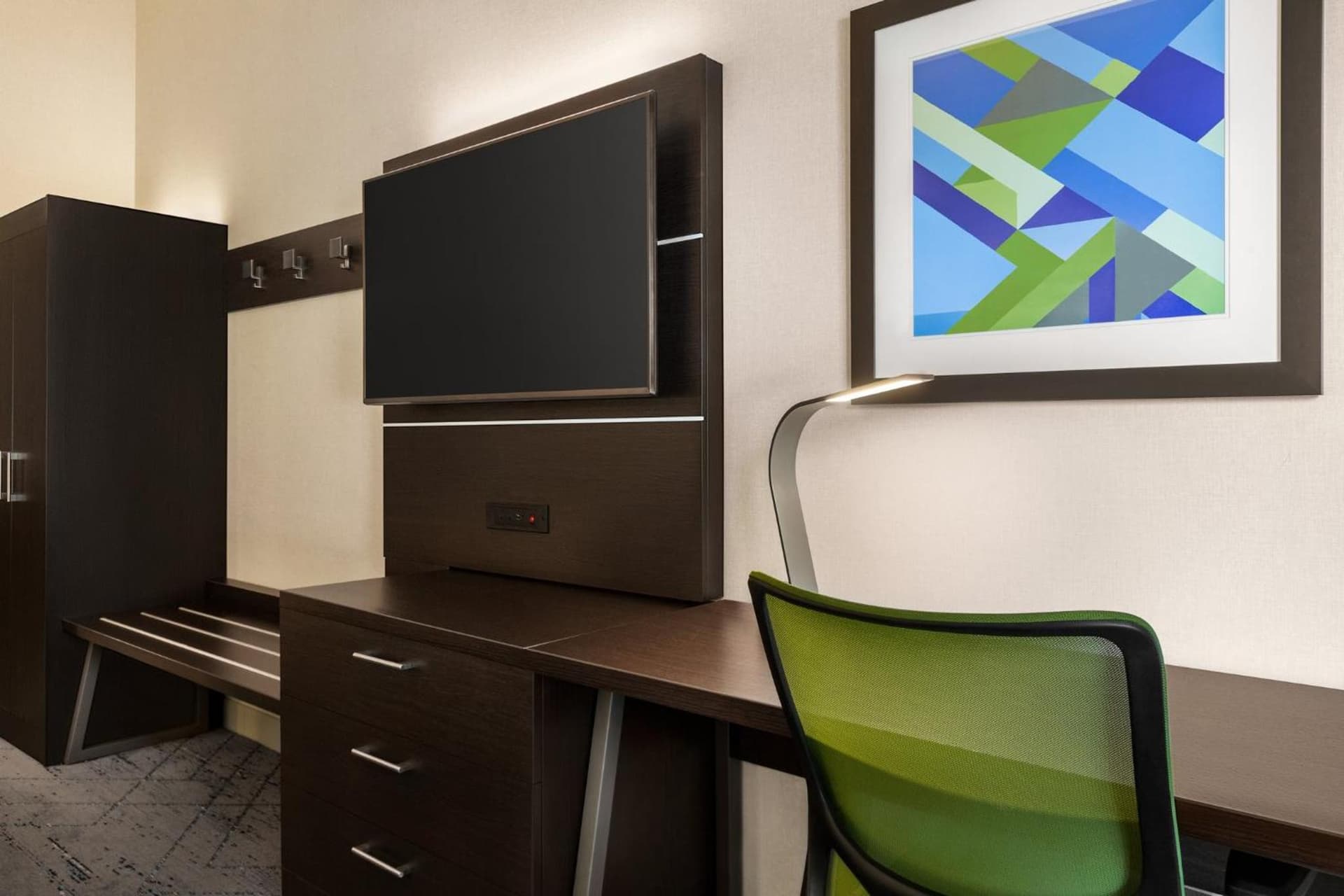 Holiday Inn Express & Suites - Redding by IHG gallery photo in Redding, CA — image 19