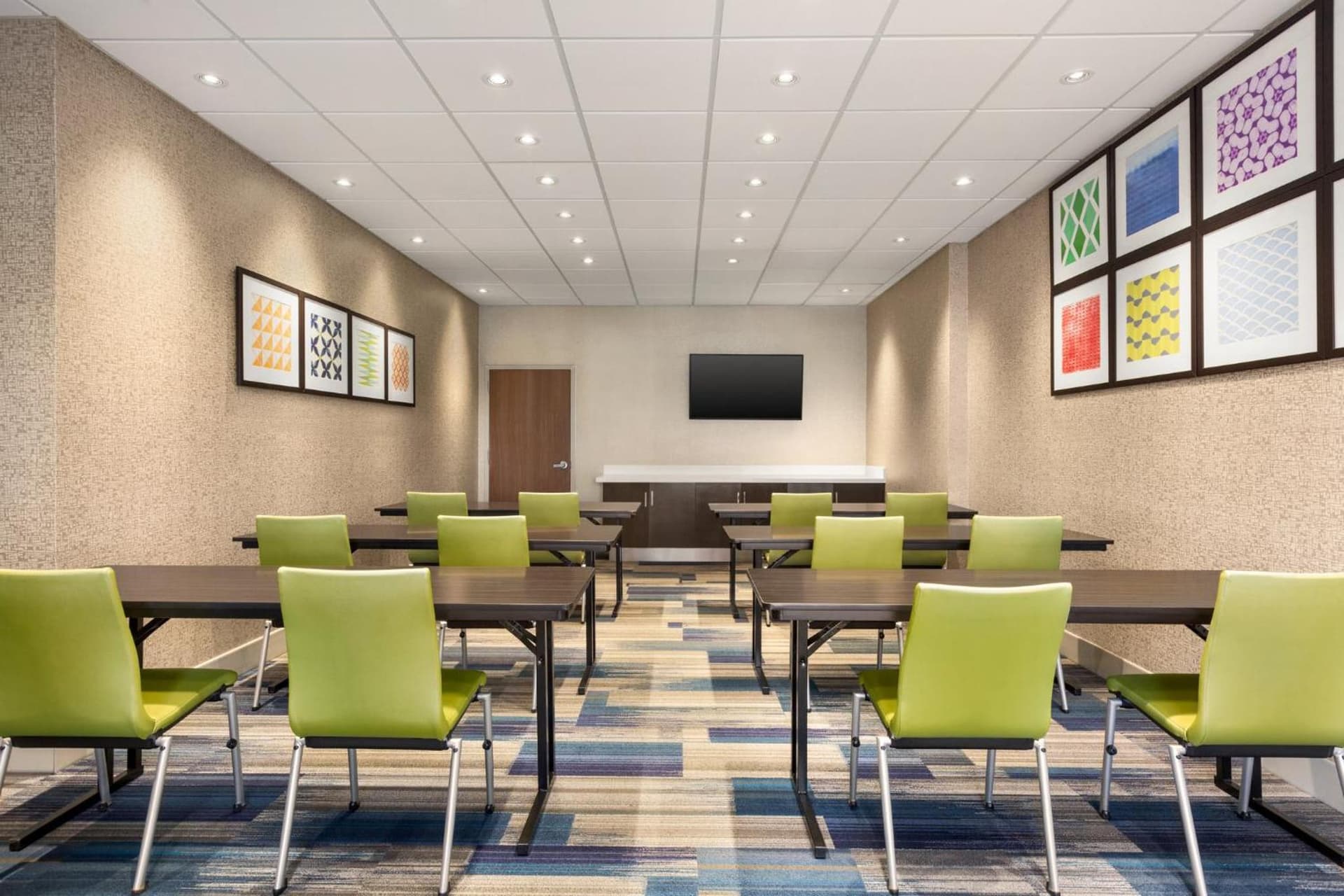 Holiday Inn Express & Suites - Redding by IHG gallery photo in Redding, CA — image 8