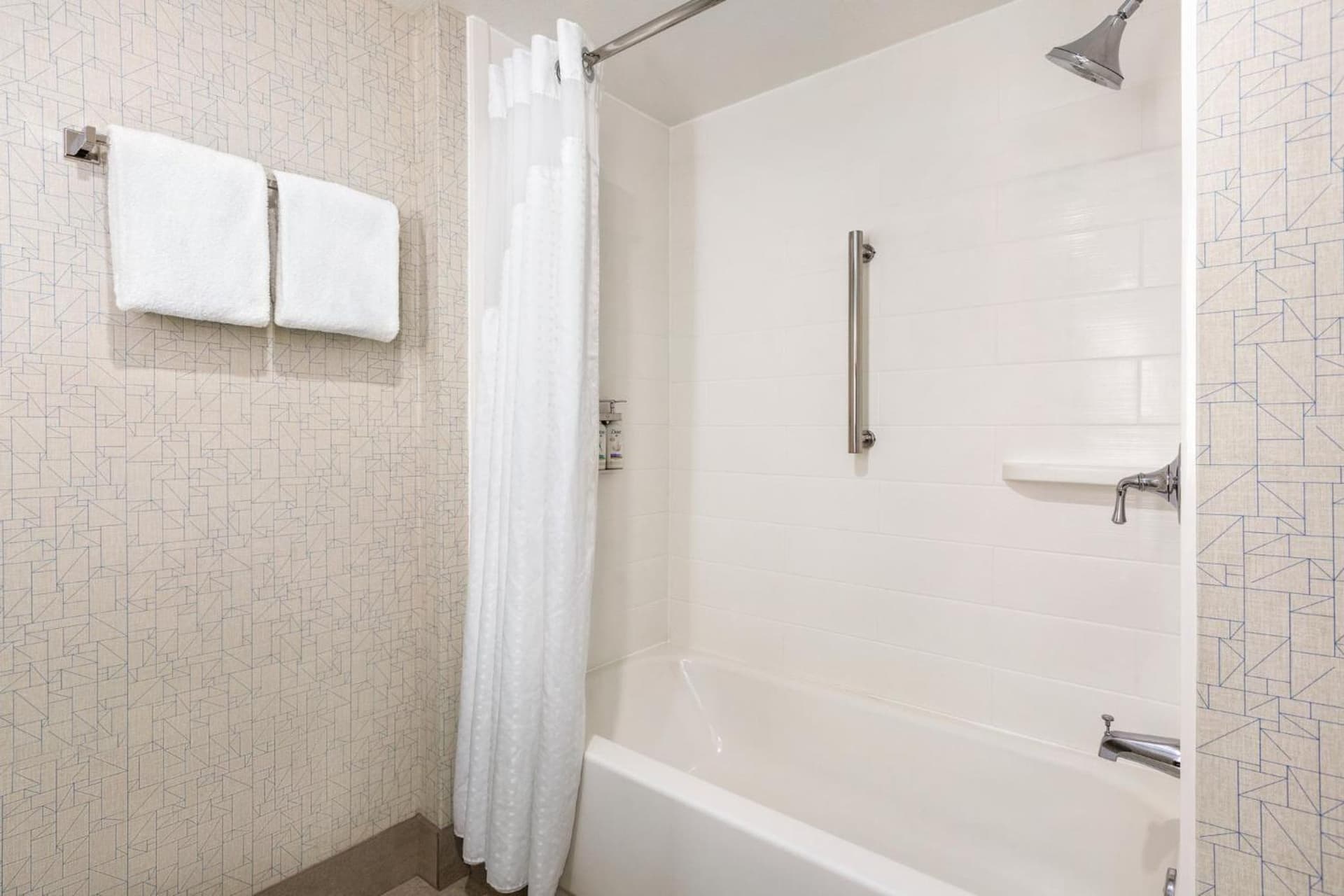 Holiday Inn Express & Suites - Redding by IHG gallery photo in Redding, CA — image 17