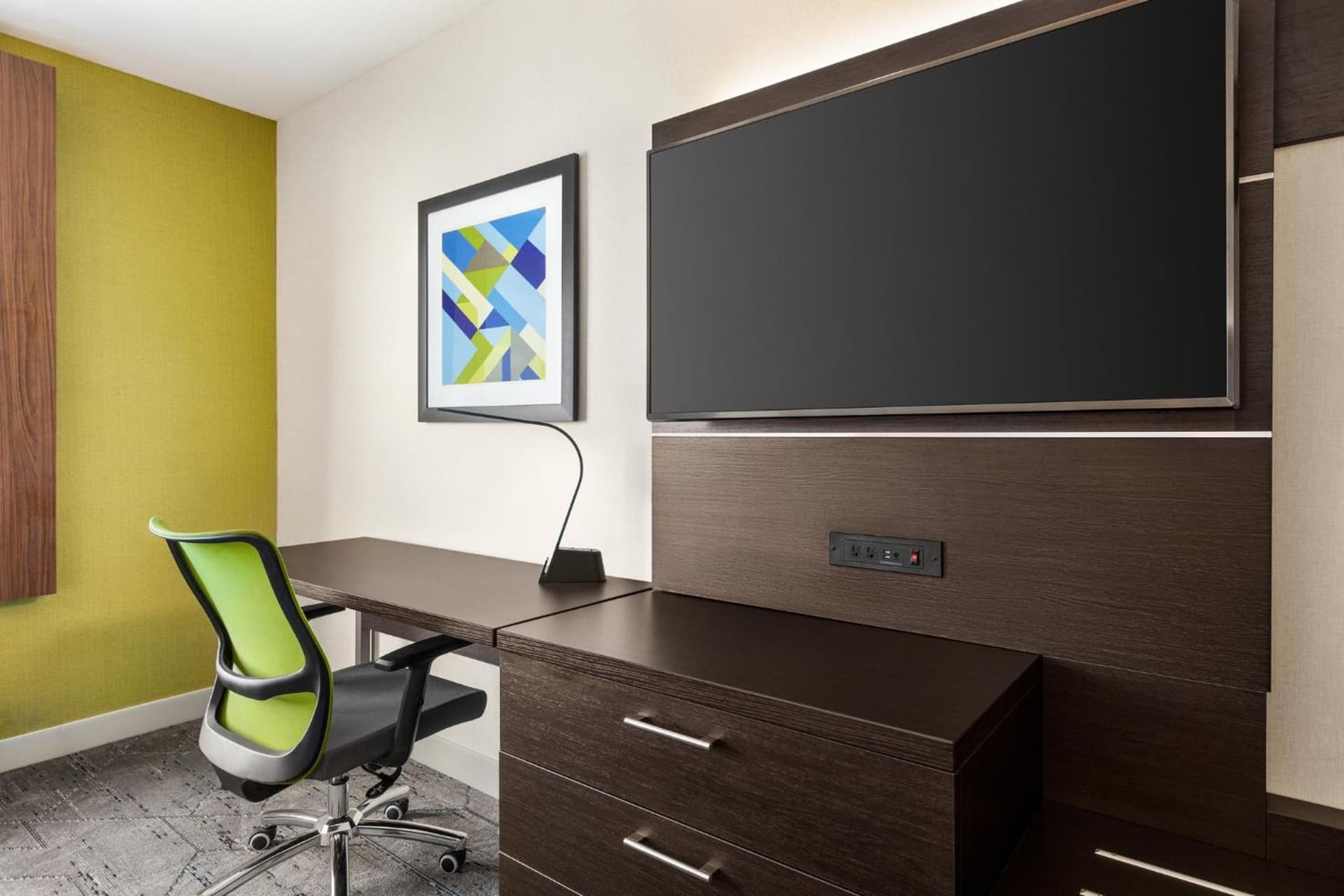 Holiday Inn Express & Suites - Redding by IHG gallery photo in Redding, CA — image 7