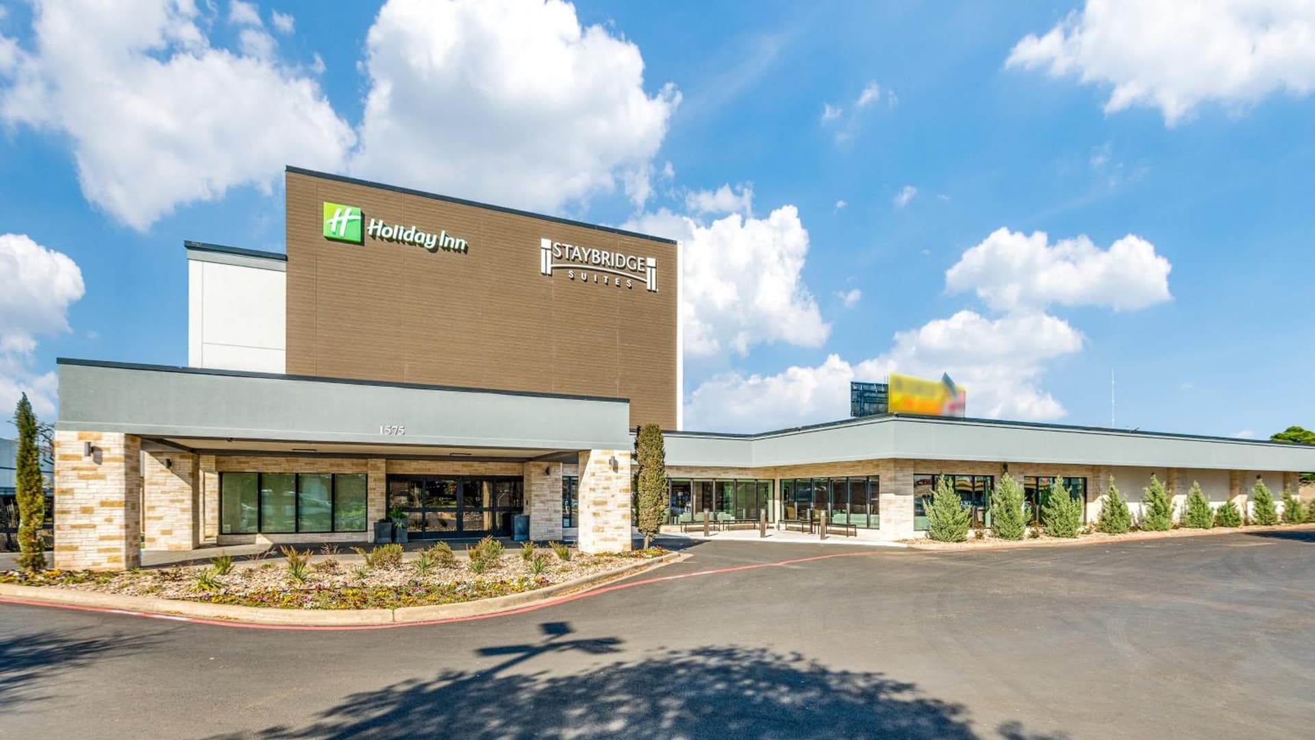 Holiday Inn Dallas Market Ctr Love Field by IHG featured exterior or lobby in Dallas, TX — similar hotel