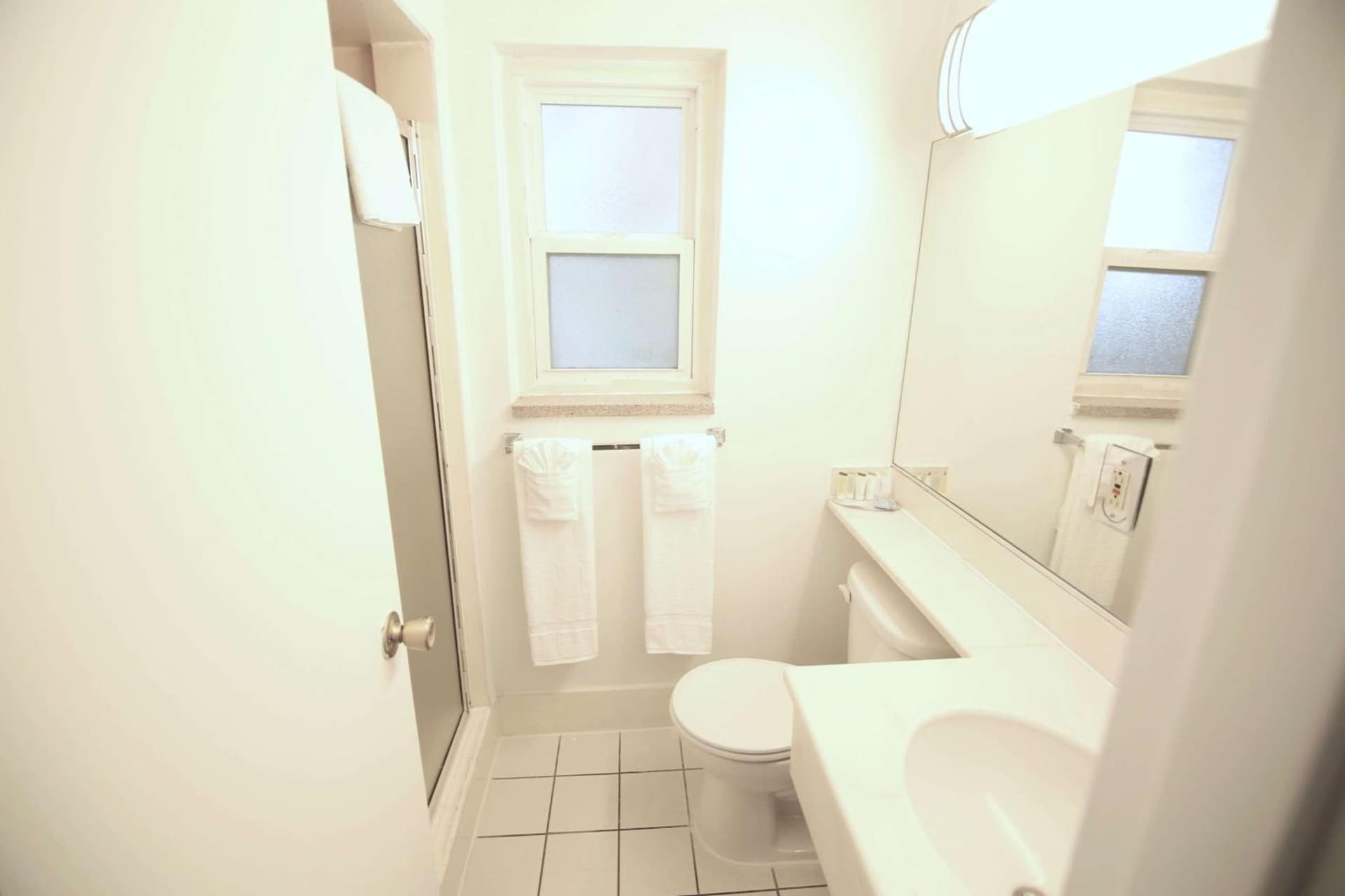 Travelodge by Wyndham Burbank-Glendale property views in Burbank, CA — gallery photo 3