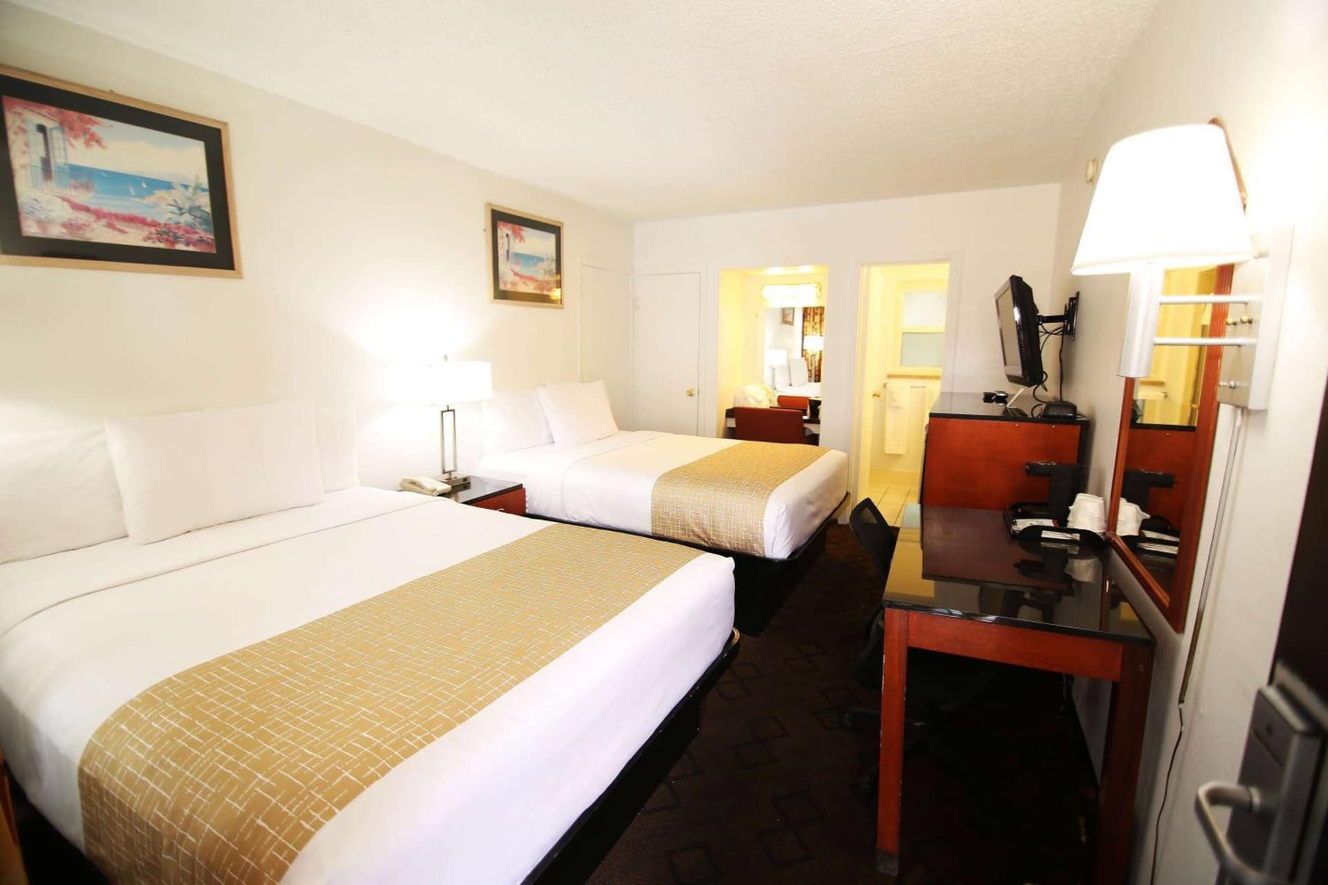 Travelodge by Wyndham Burbank-Glendale gallery photo in Burbank, CA — image 4