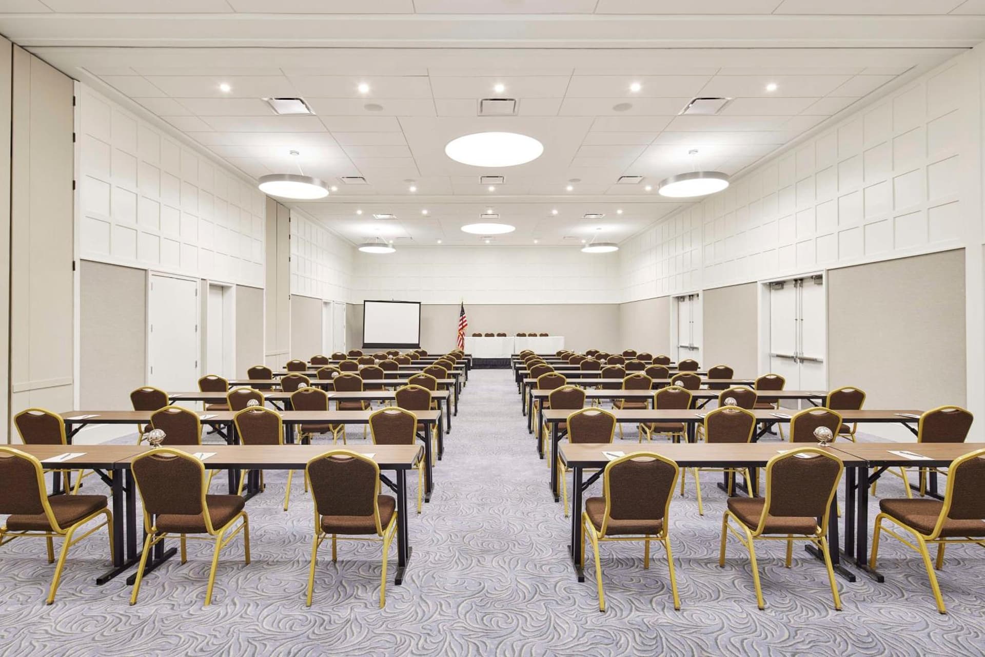 Embassy Suites by Hilton Alexandria Old Town gallery photo in Alexandria, VA — image 15