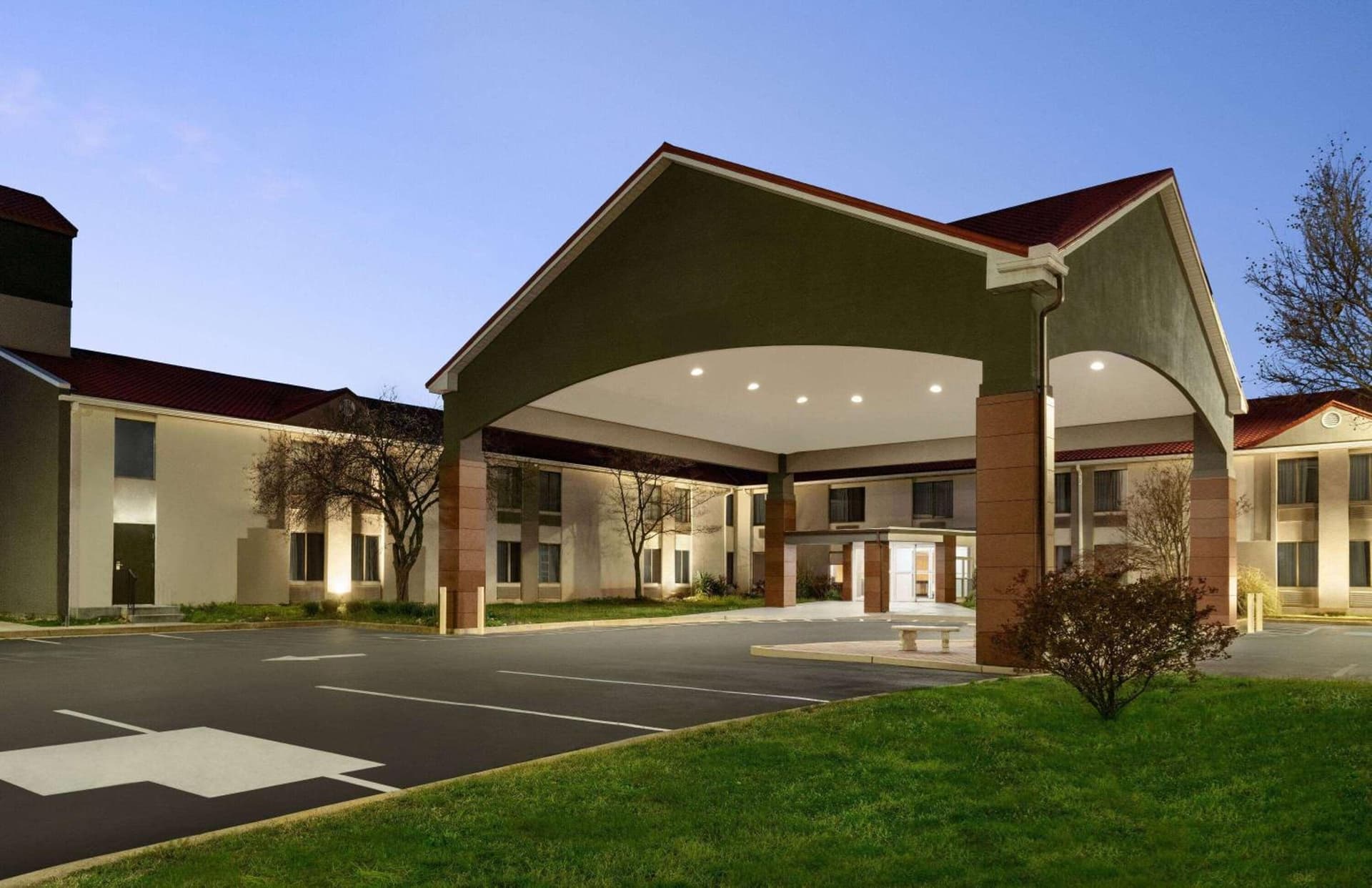 Spark by Hilton Waldorf property views in Waldorf, MD — gallery photo 3