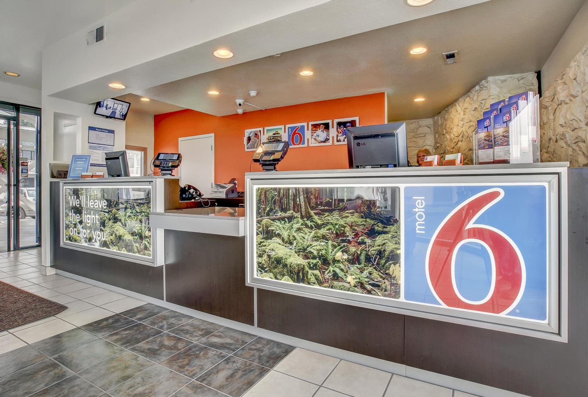 Motel 6-Coos Bay, OR interior in Coos Bay, OR — gallery photo 2