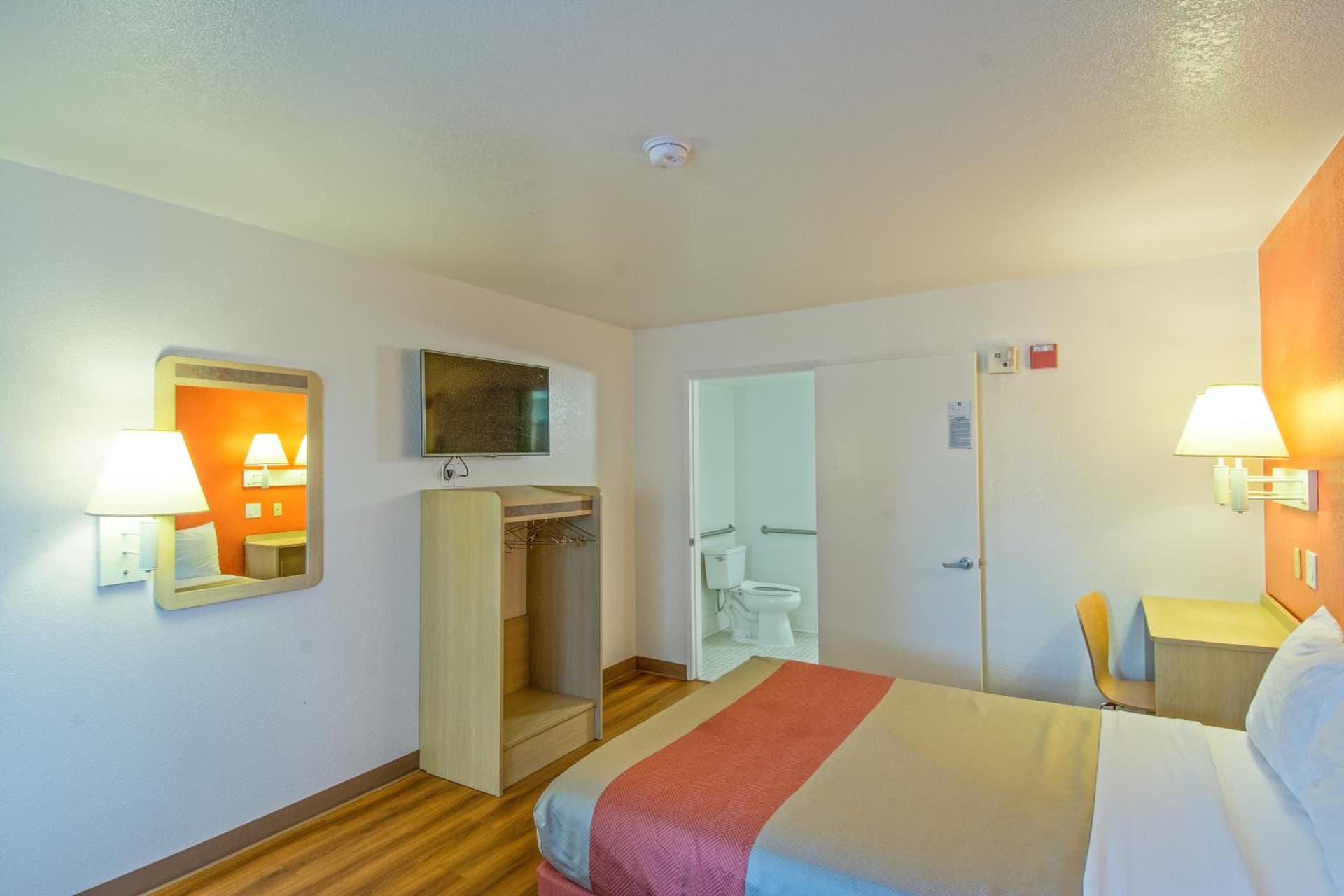 Motel 6-Redding, CA - South gallery photo in Redding, CA — image 20