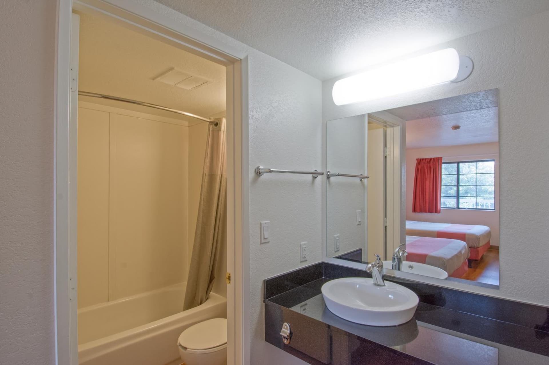 Motel 6-Redding, CA - South gallery photo in Redding, CA — image 50
