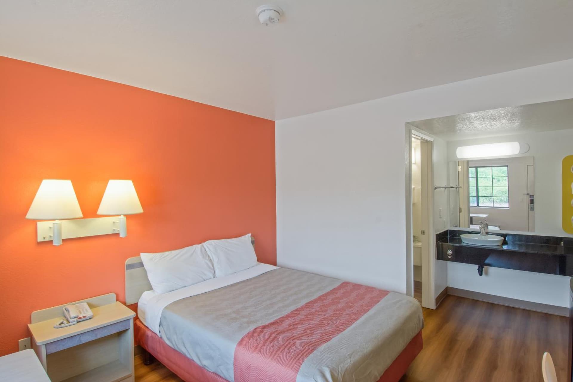 Motel 6-Redding, CA - South gallery photo in Redding, CA — image 56