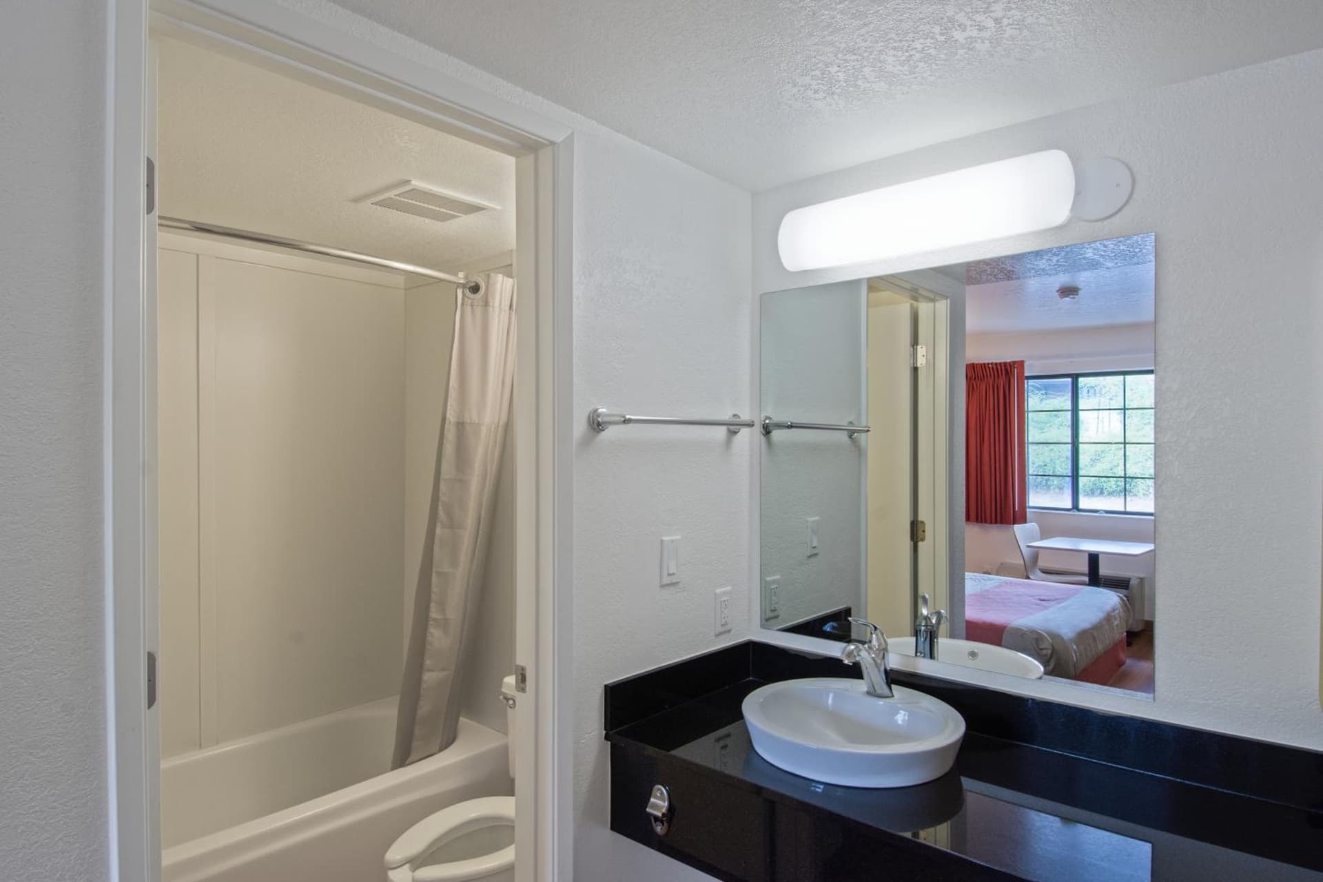 Motel 6-Redding, CA - South gallery photo in Redding, CA — image 53