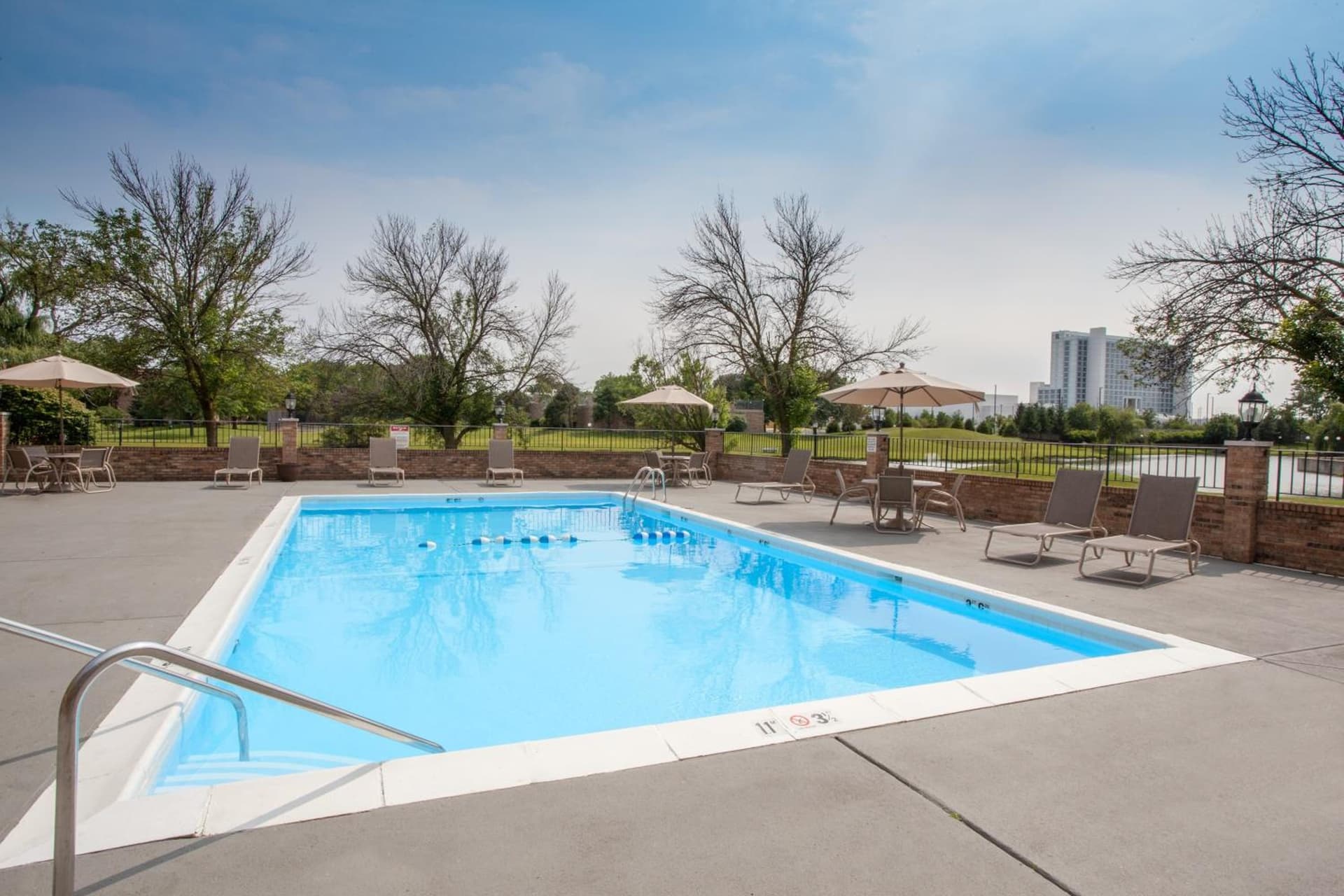 Wyndham Garden Schaumburg Chicago Northwest interior in Schaumburg, IL — gallery photo 2