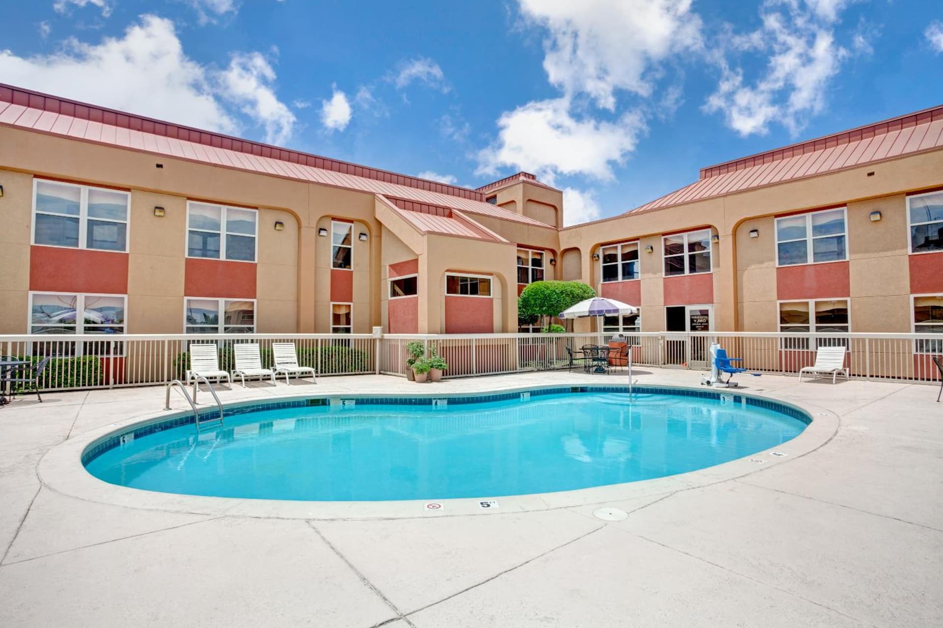 Ramada by Wyndham West Memphis property views in West Memphis, AR — gallery photo 3