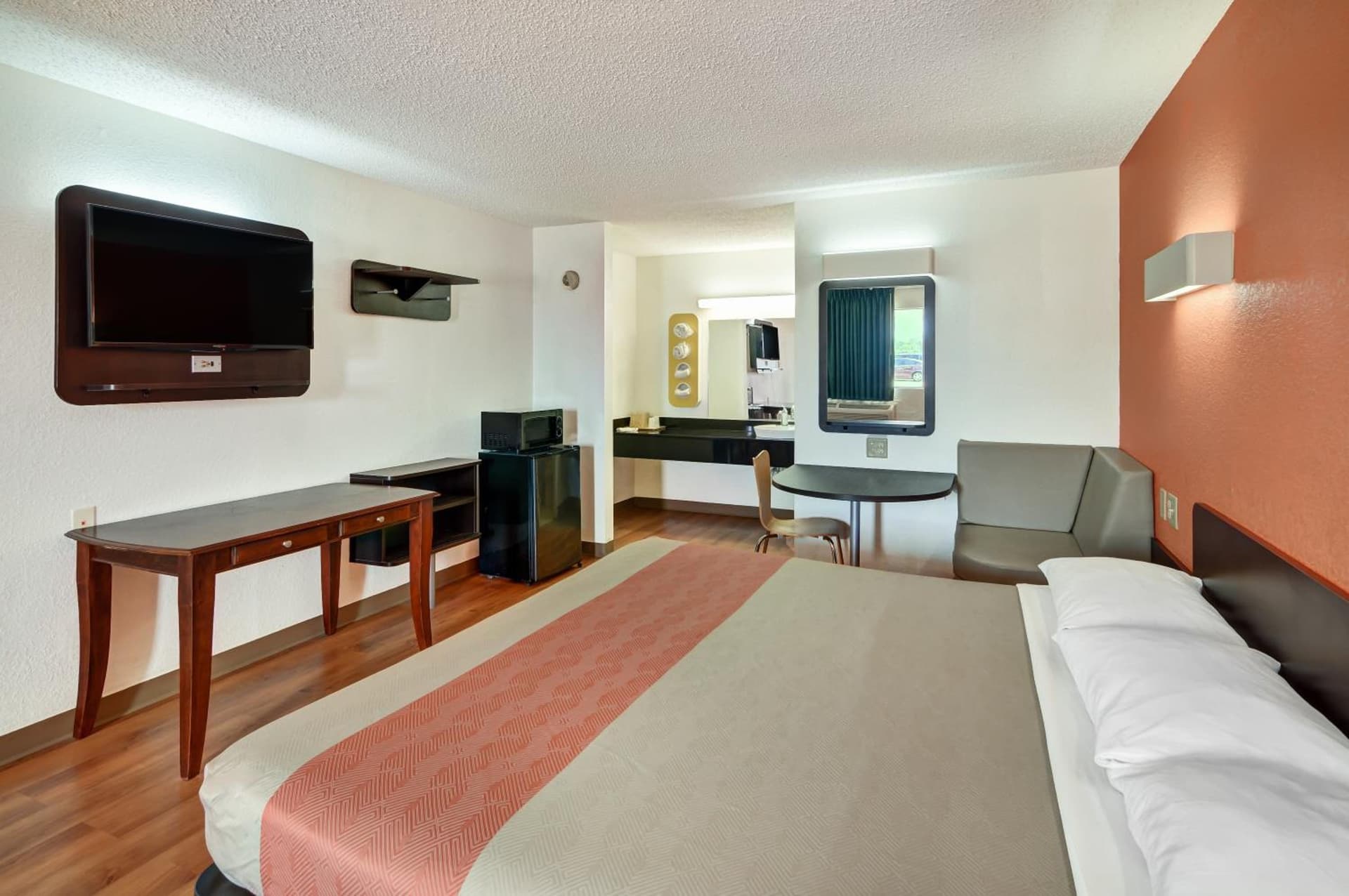 Motel 6-Lindale, TX interior in Lindale, TX — gallery photo 2