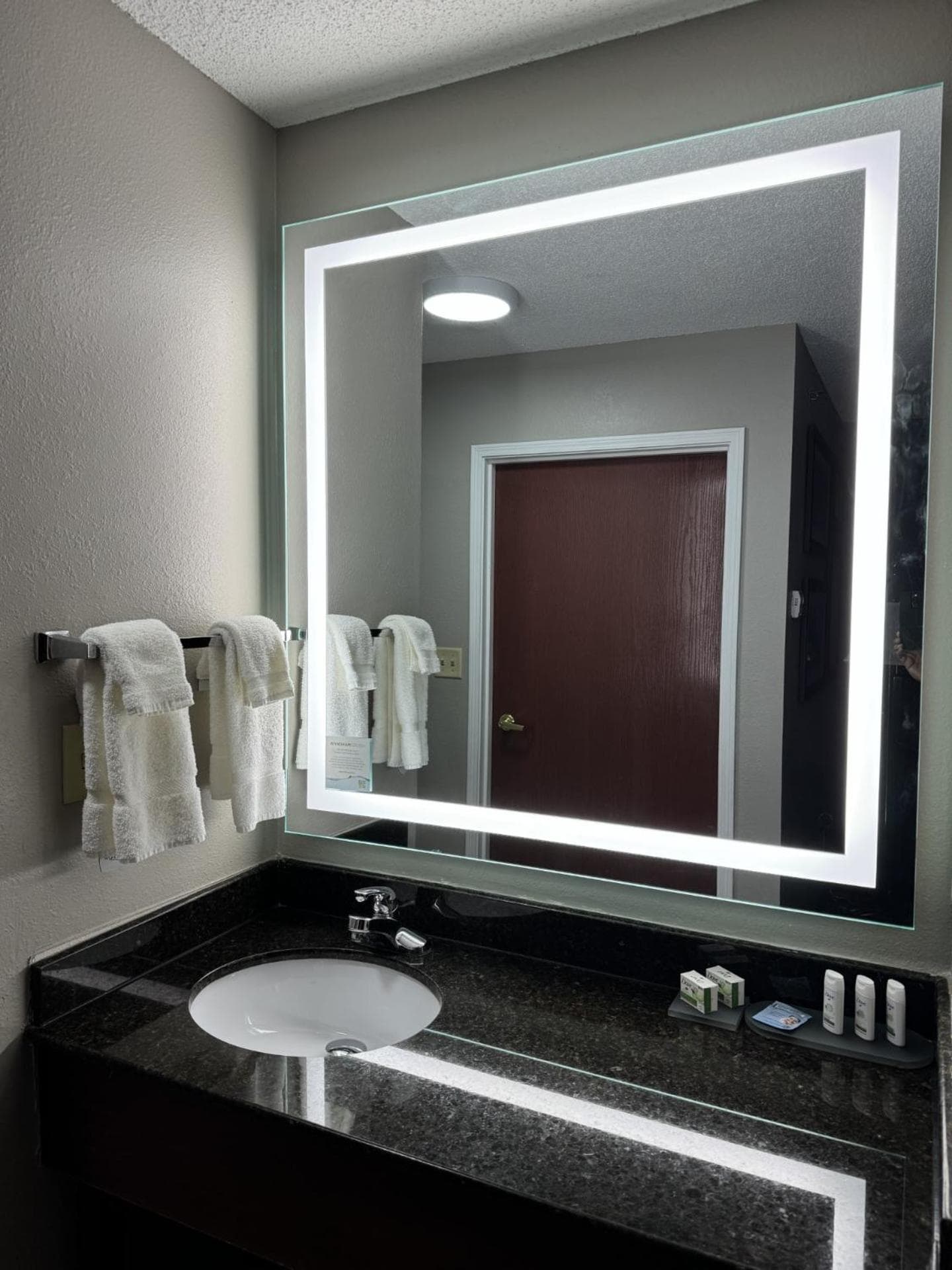 La Quinta Inn & Suites by Wyndham Louisville East gallery photo in Louisville, KY — image 36