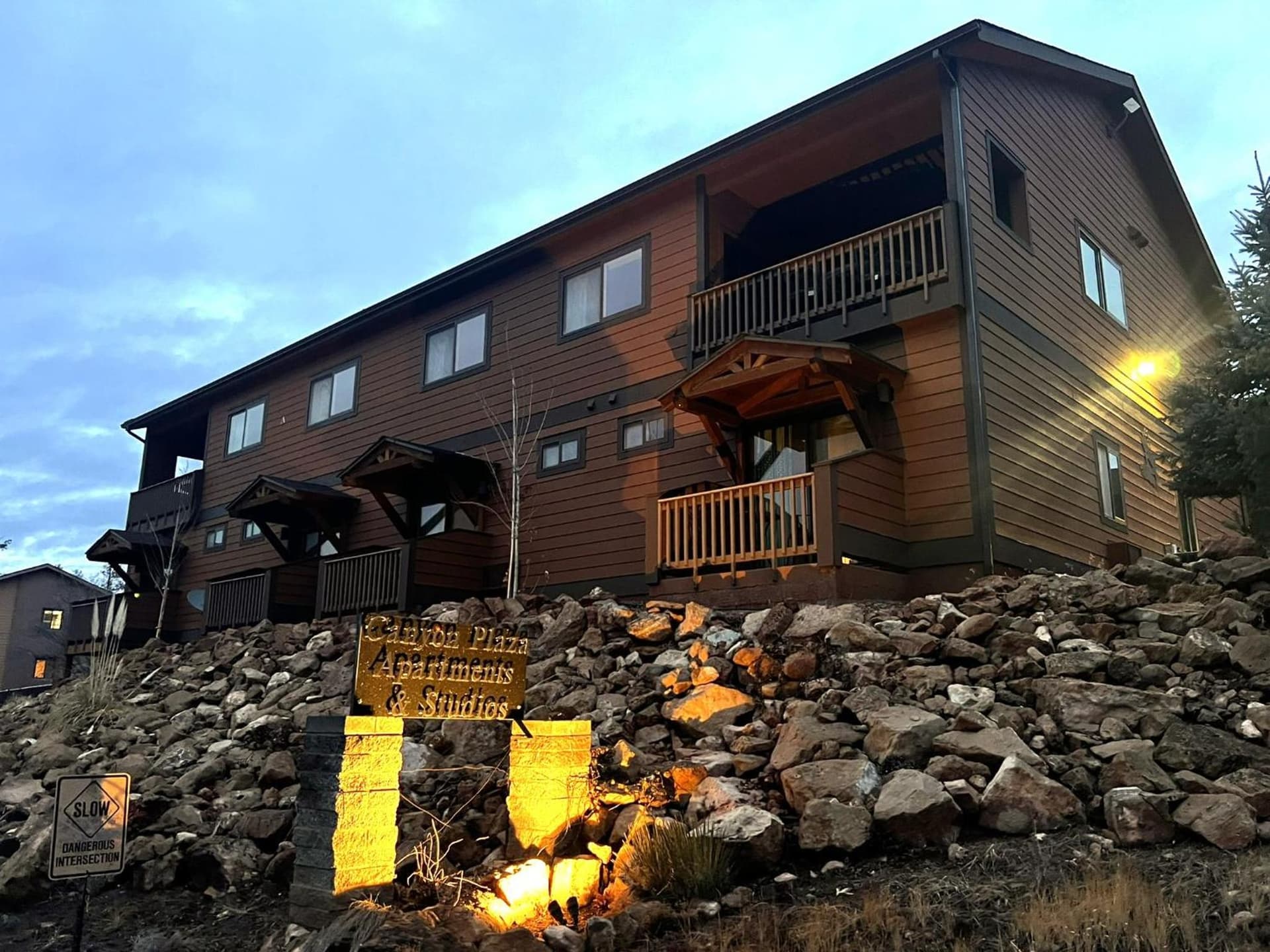 Canyon Plaza Premier Studios and Apts-South Rim featured exterior or lobby in Tusayan, AZ — similar hotel